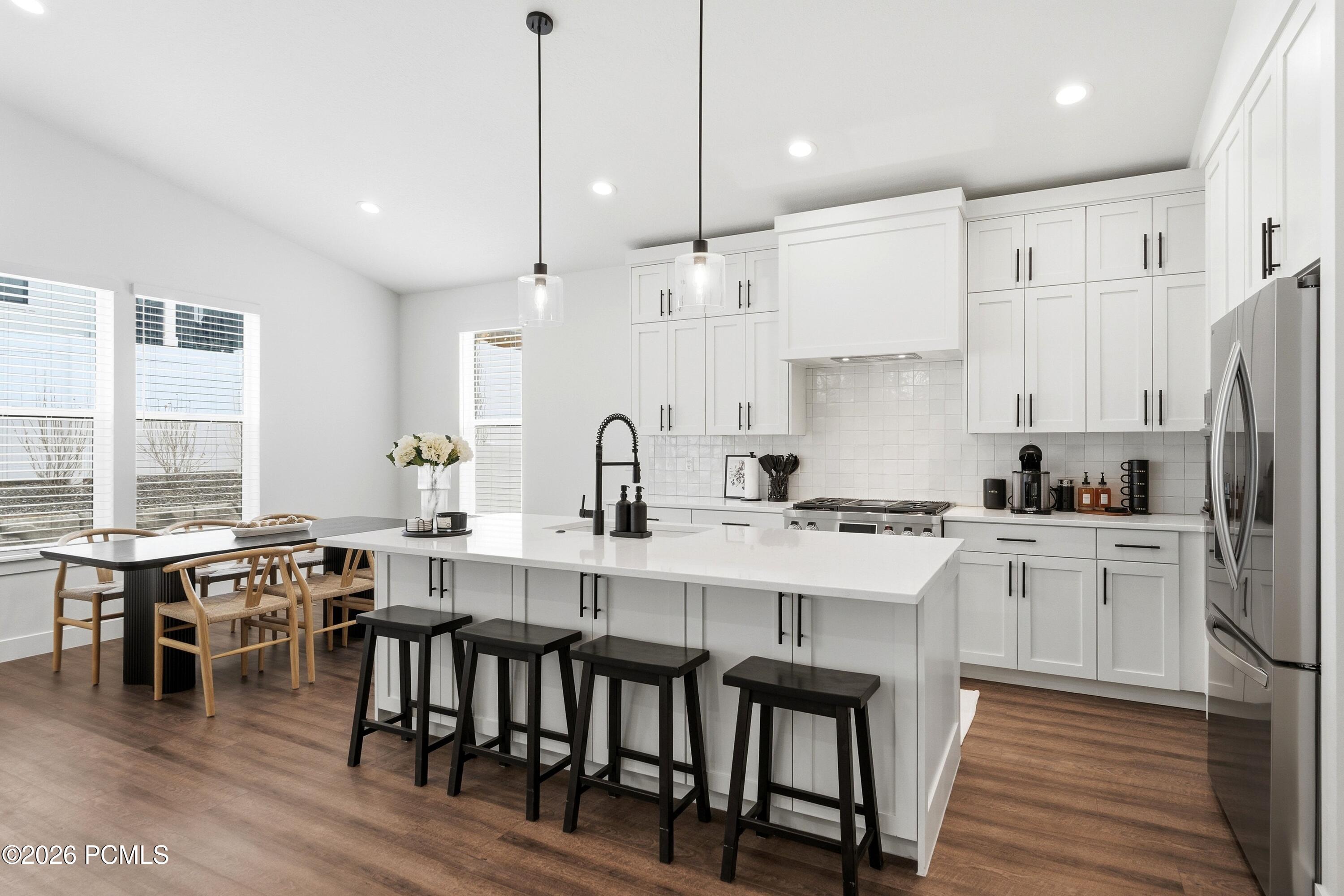 8569 S Round Stone Cove