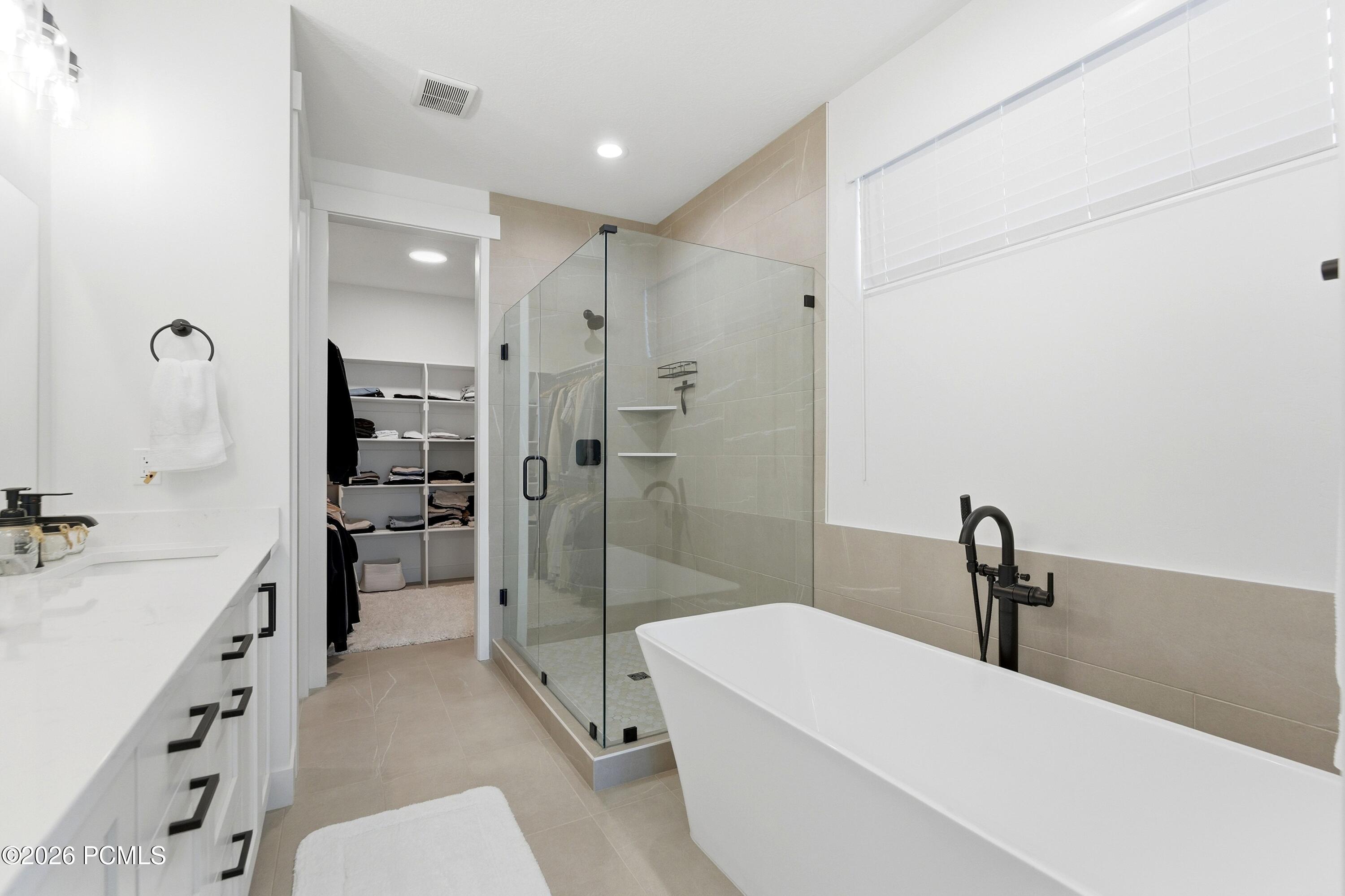 8569 S Round Stone Cove