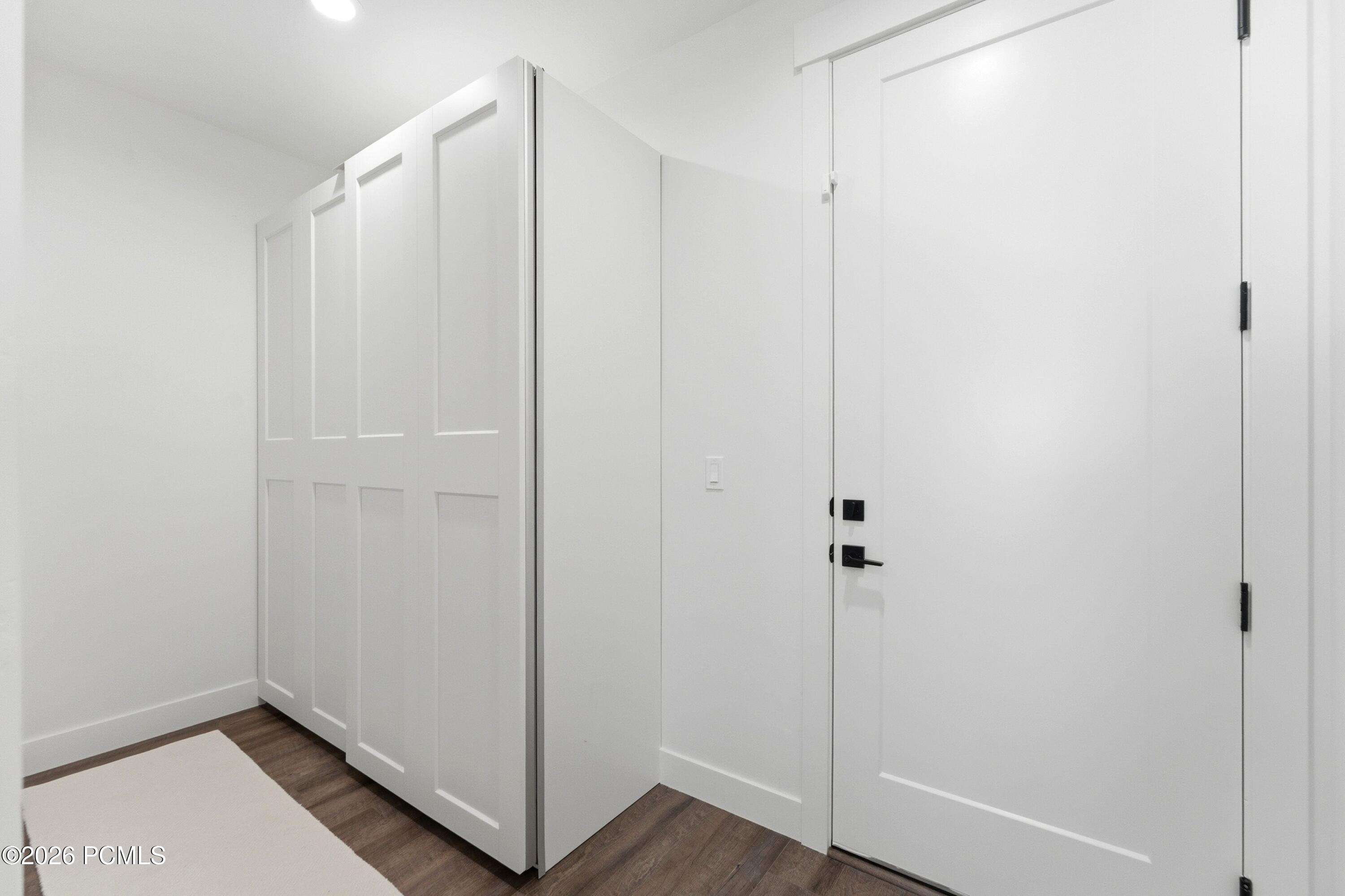 8569 S Round Stone Cove