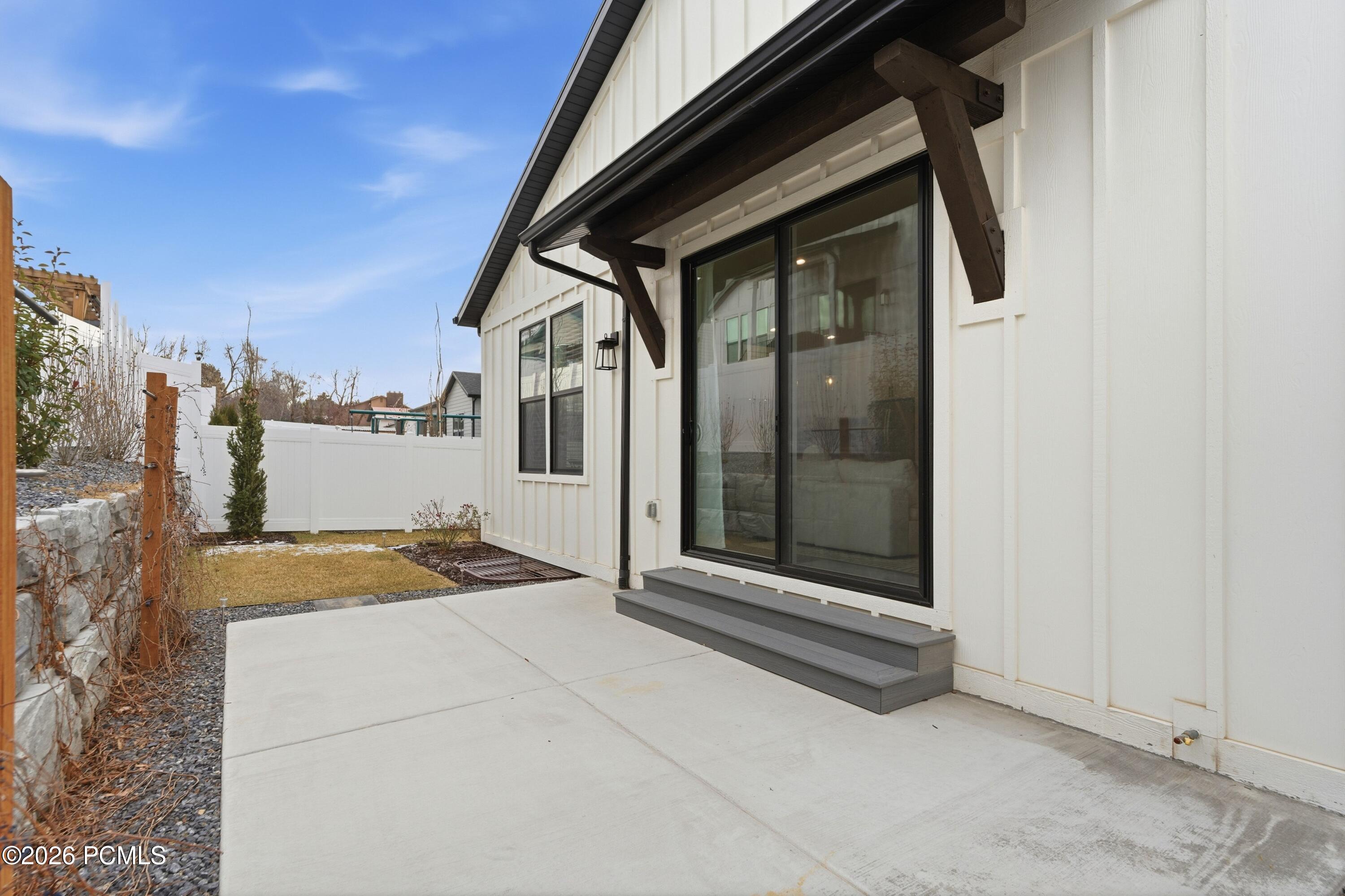 8569 S Round Stone Cove