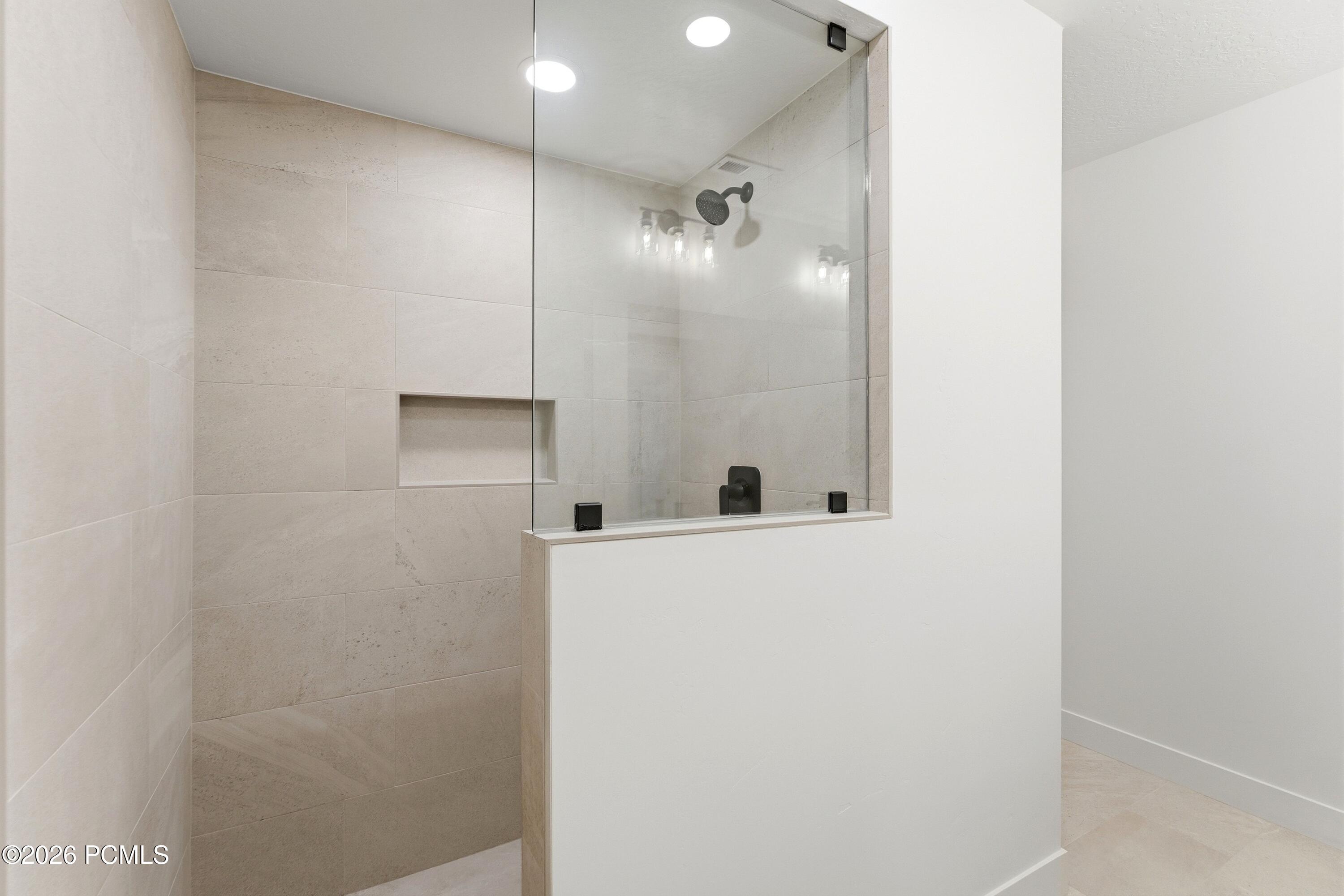 8569 S Round Stone Cove