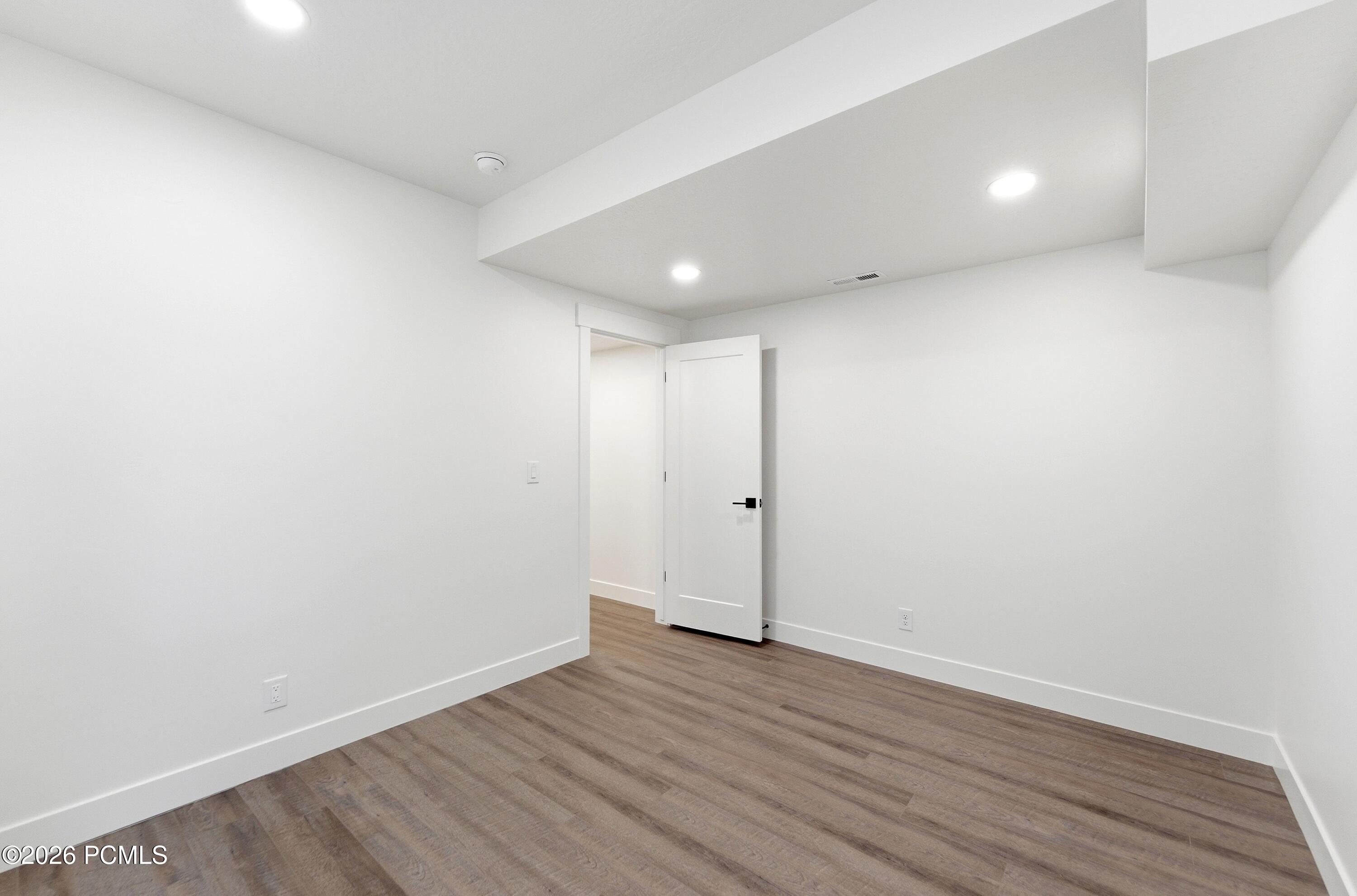 8569 S Round Stone Cove