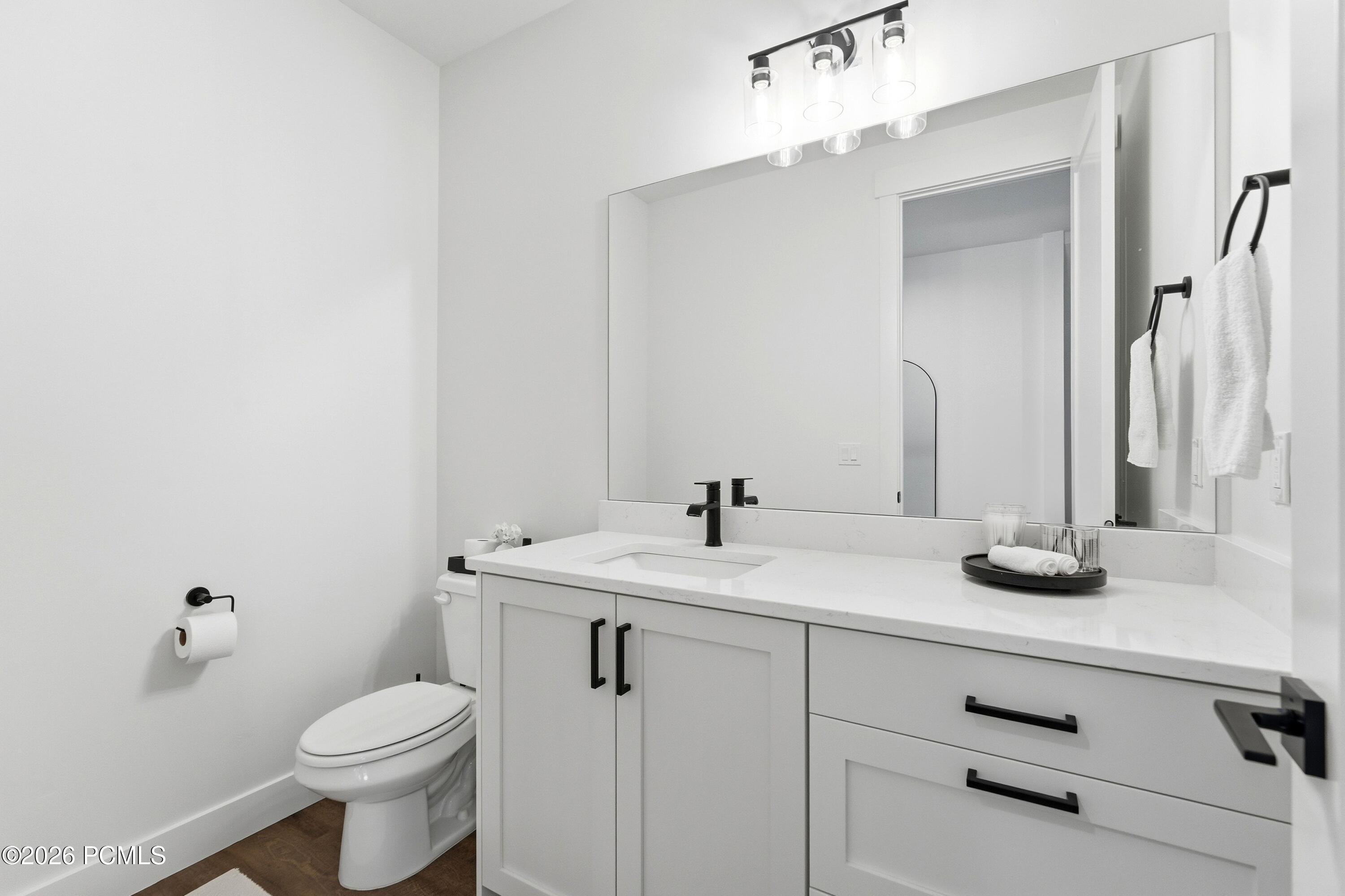 8569 S Round Stone Cove