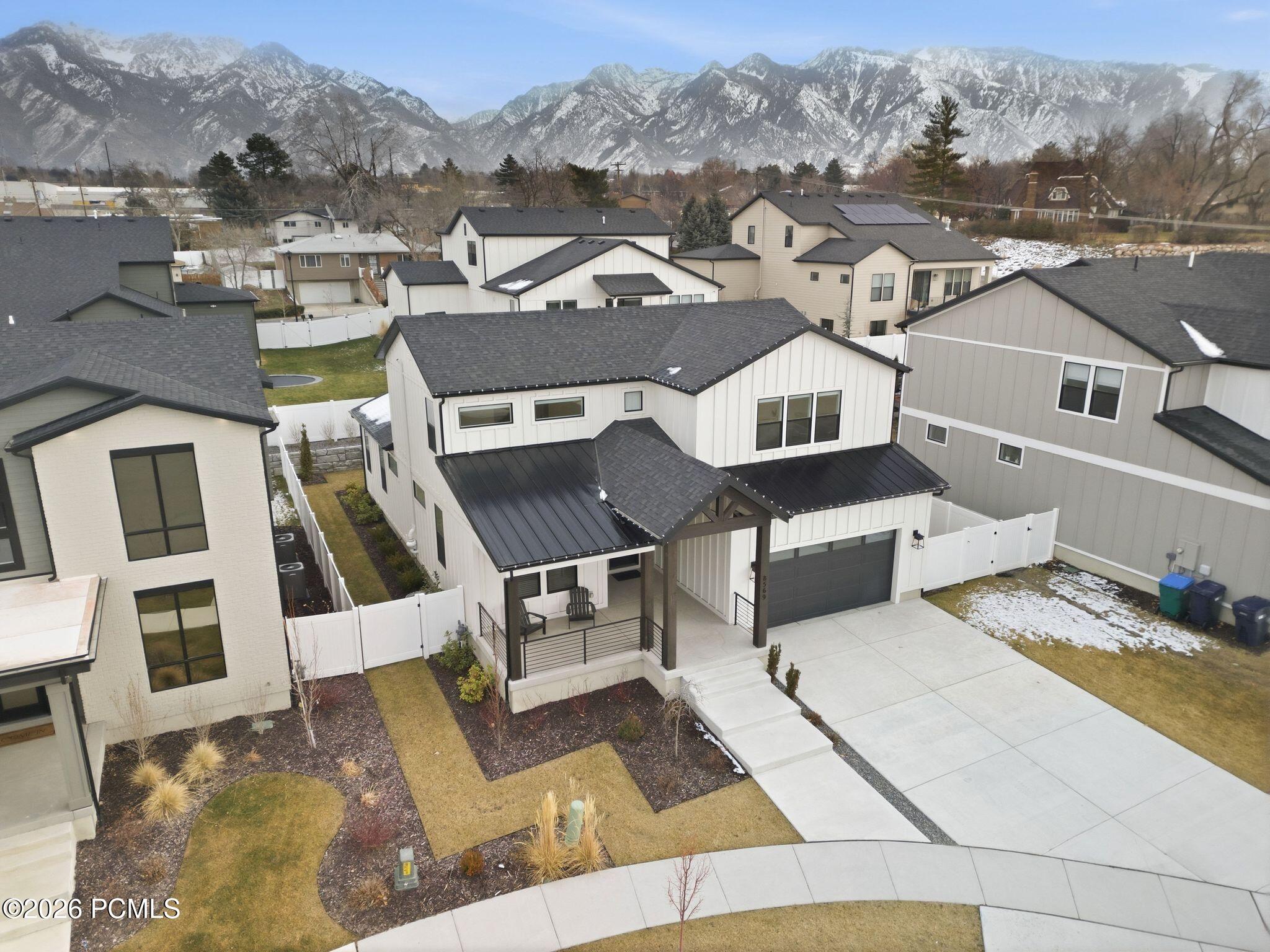 8569 S Round Stone Cove