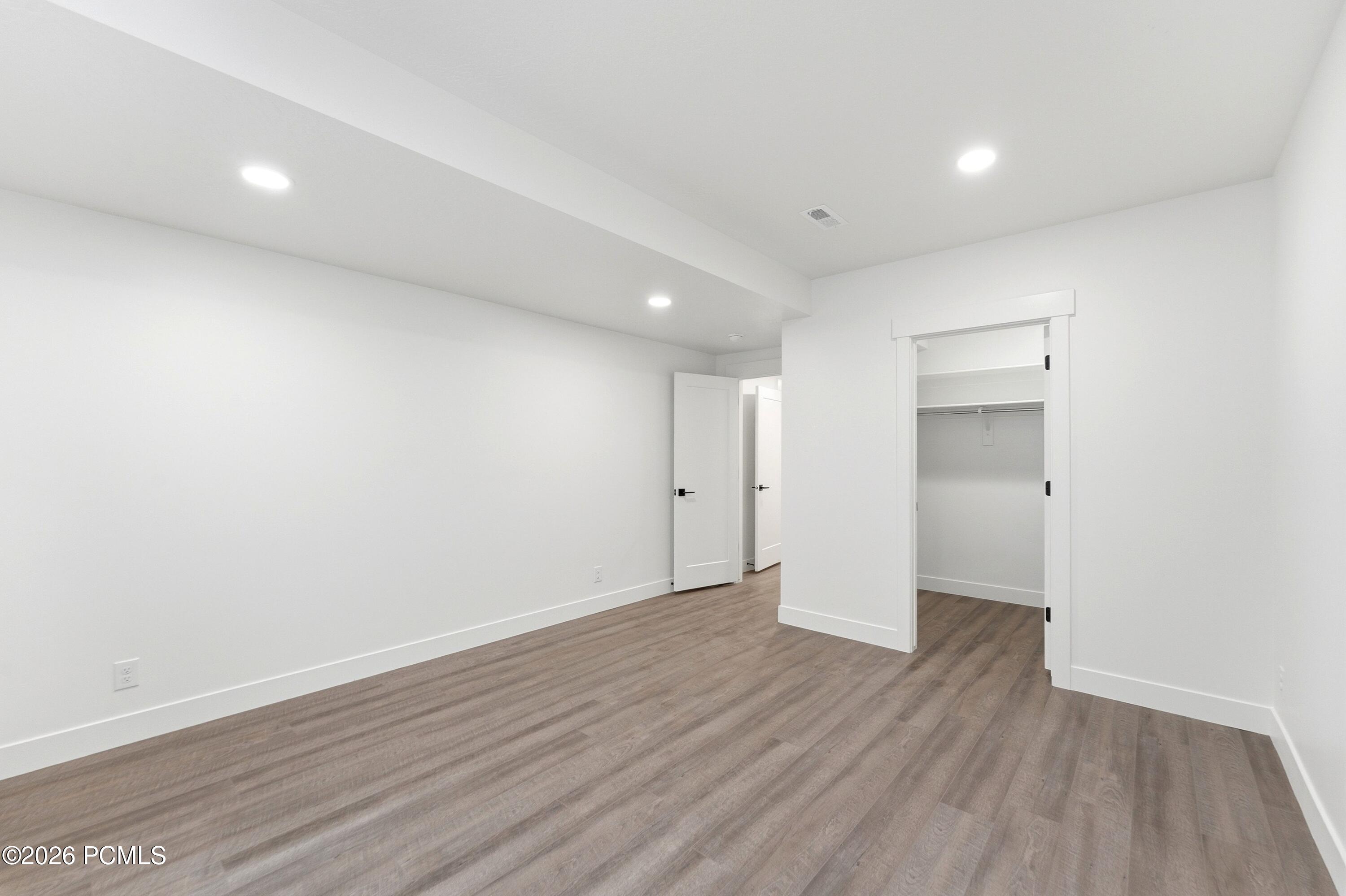 8569 S Round Stone Cove