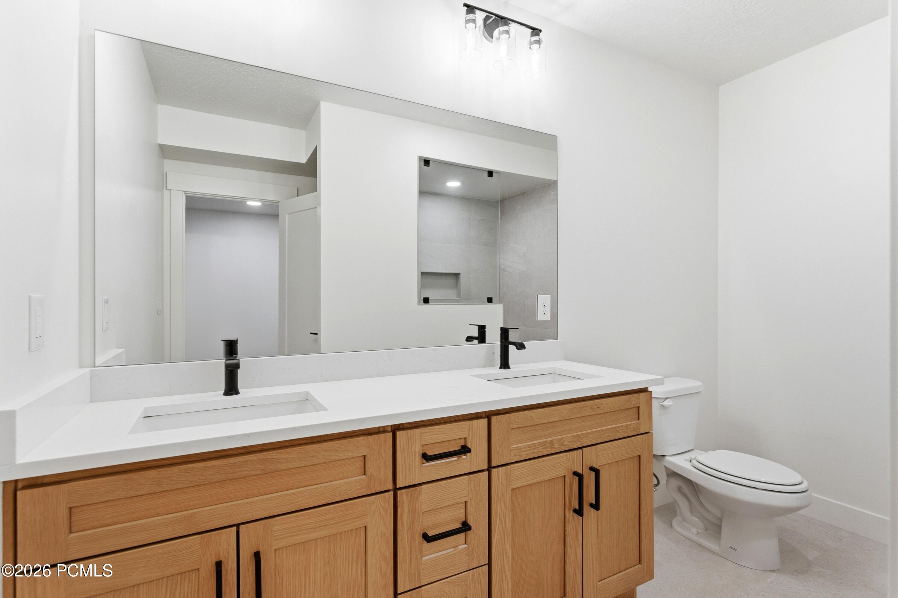 8569 S Round Stone Cove