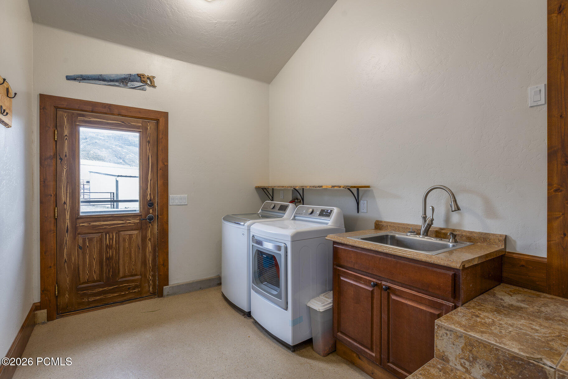 750 E 3200 North
