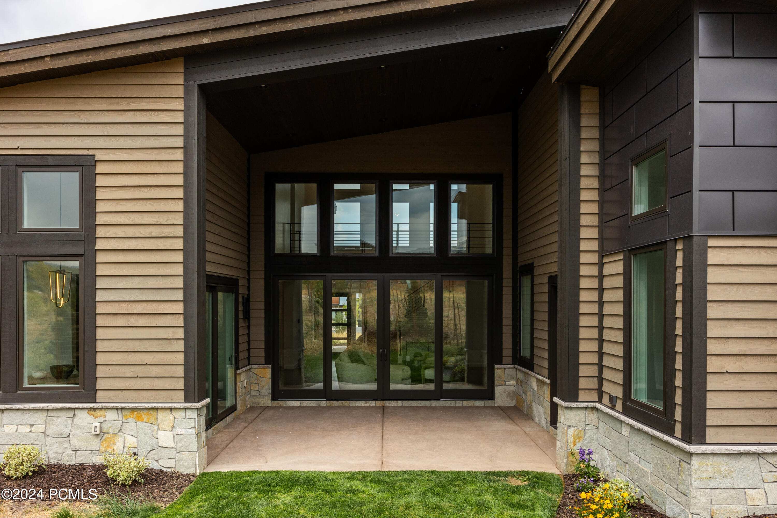 838 N Burro Peak Circle