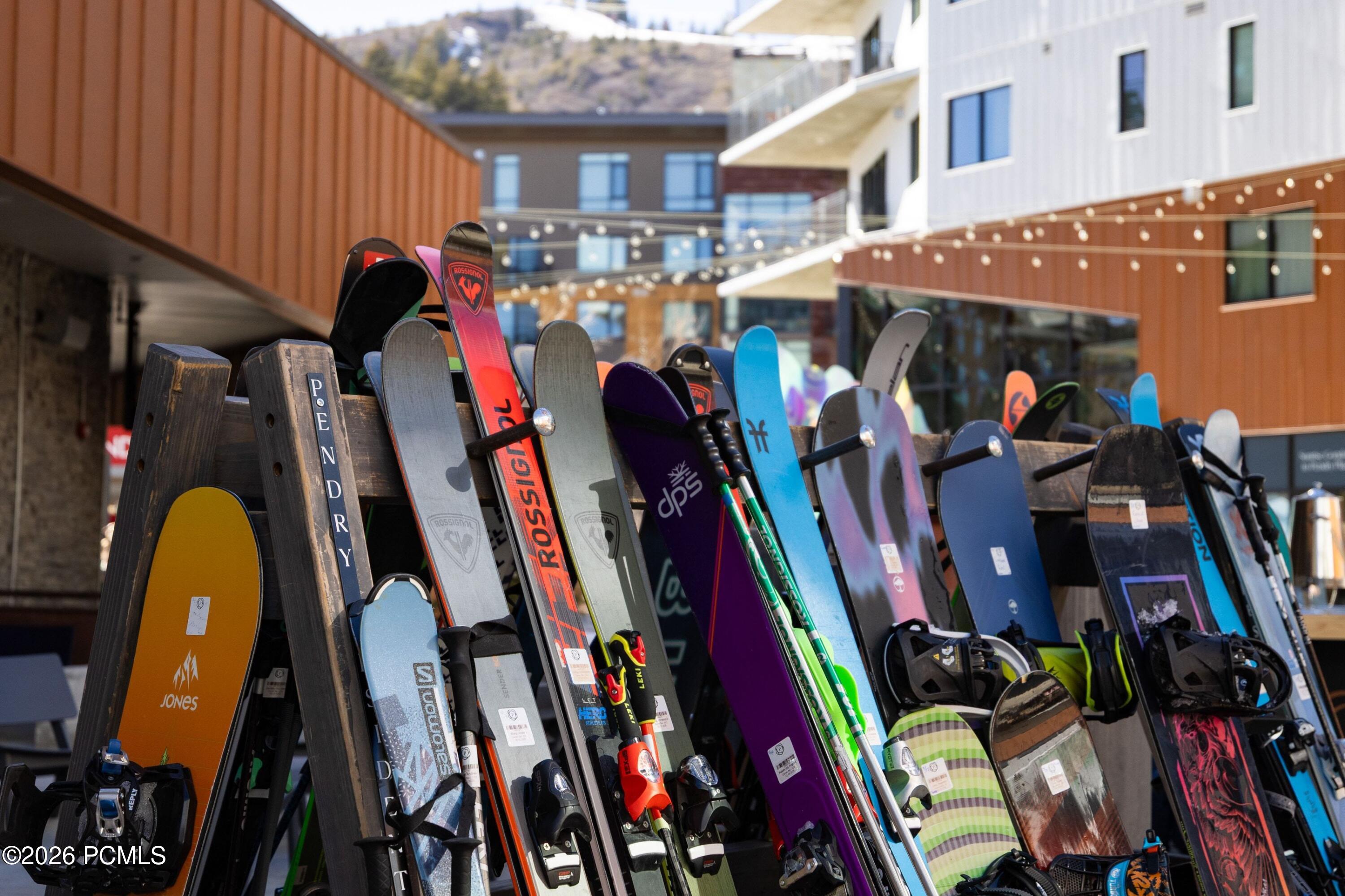 2417 W High Mountain Road 2611