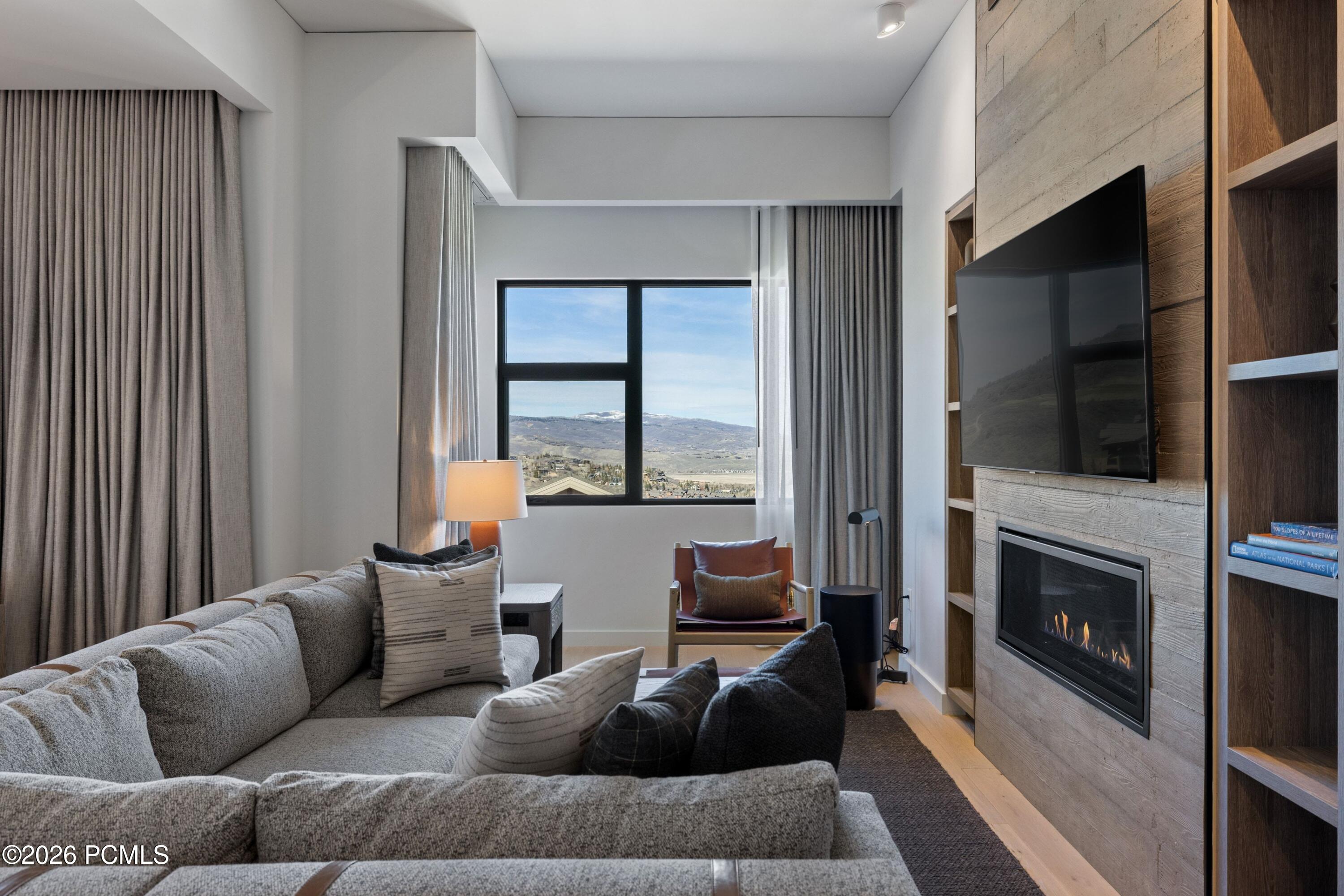 2417 W High Mountain Road 2611