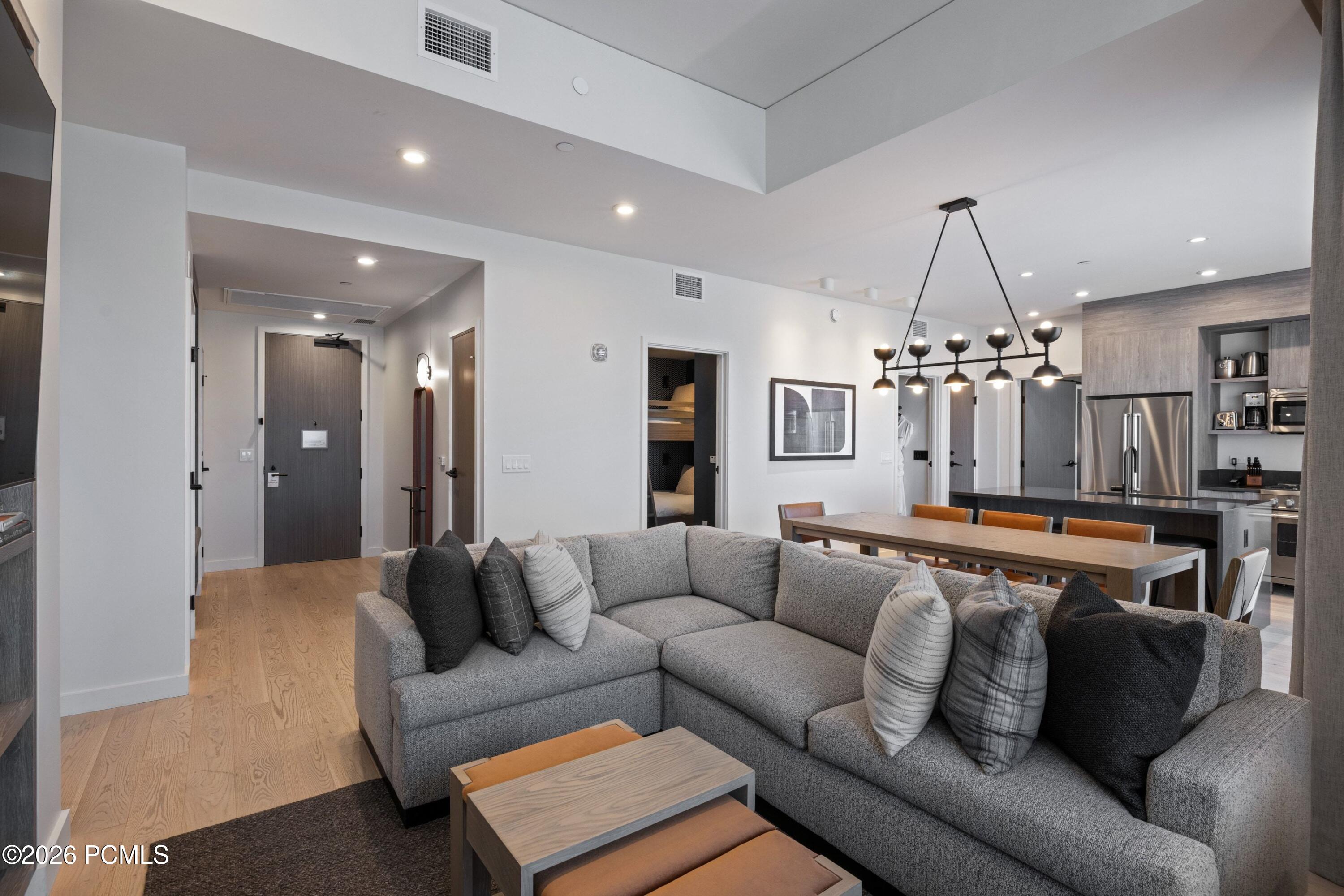 2417 W High Mountain Road 2611