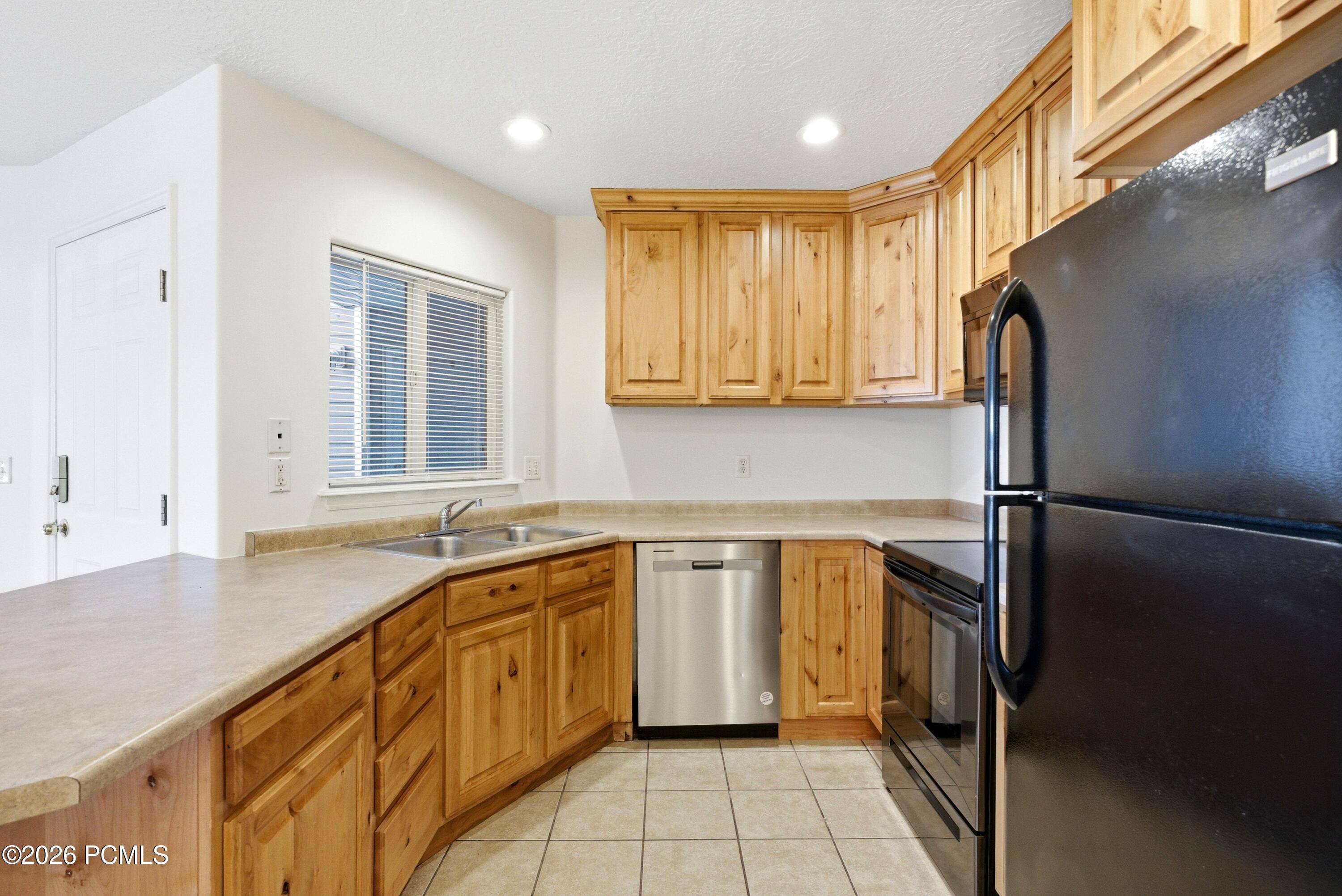 595 S Main Street Apt 10