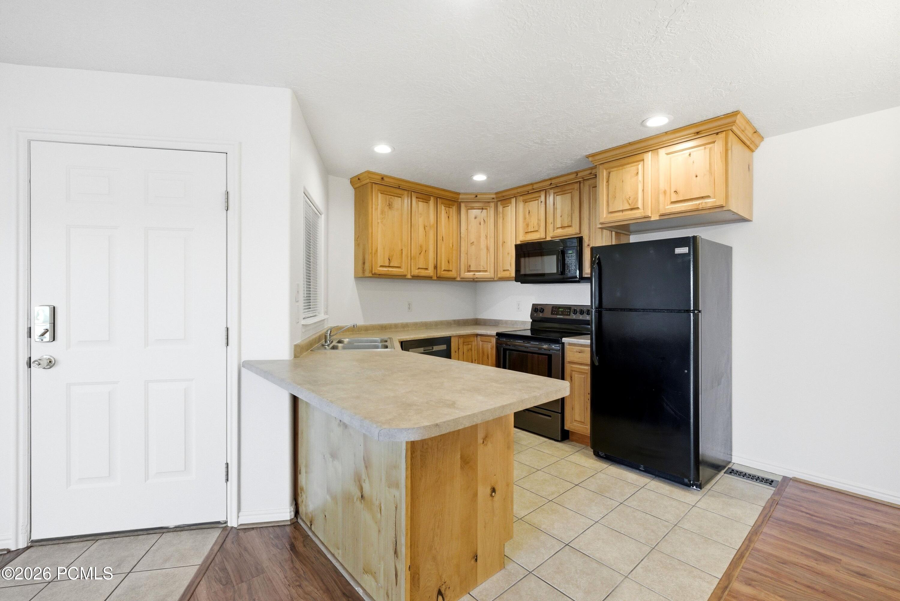 595 S Main Street Apt 10