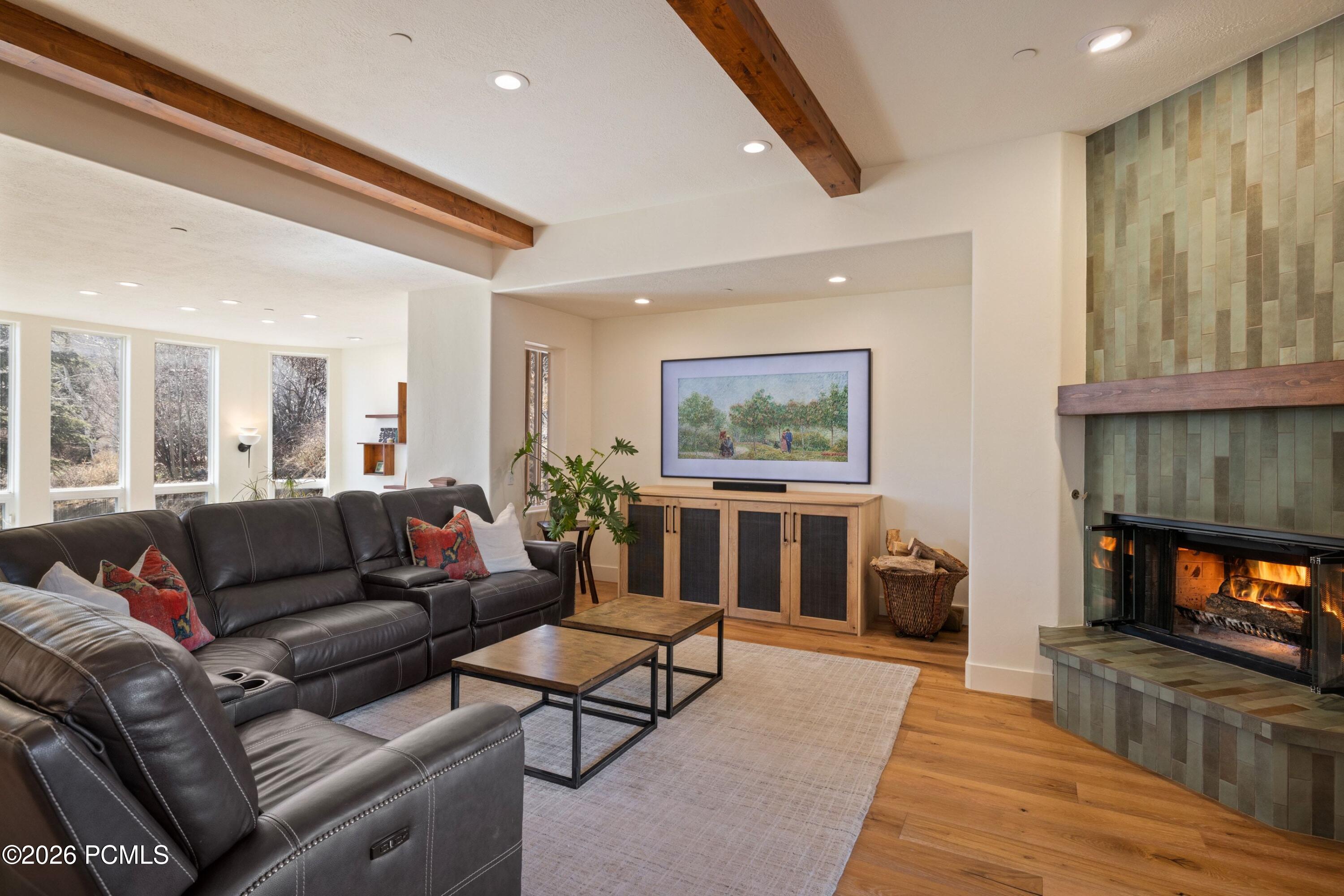 7985 Boothill Drive