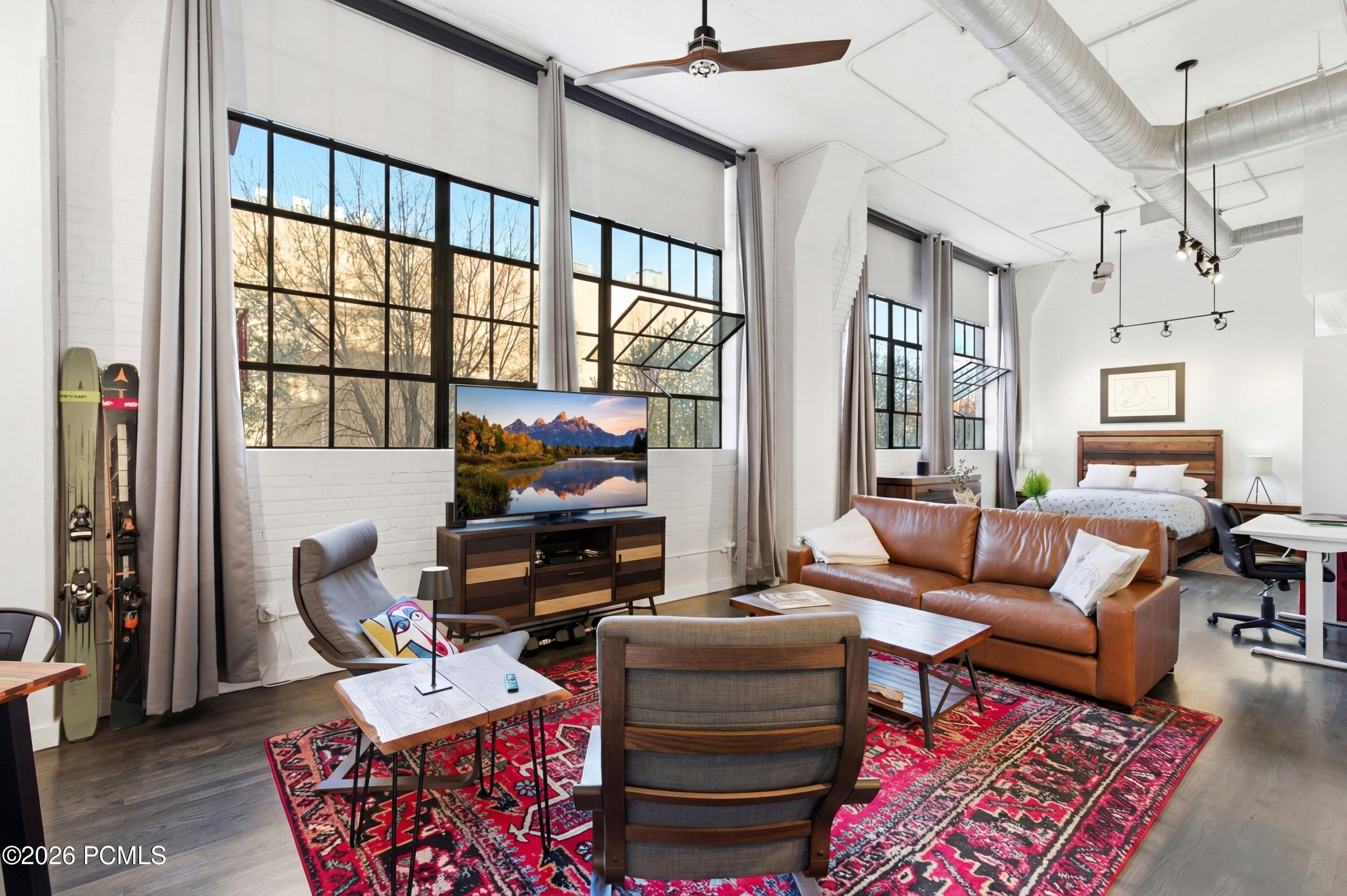 159 W 300 South 206