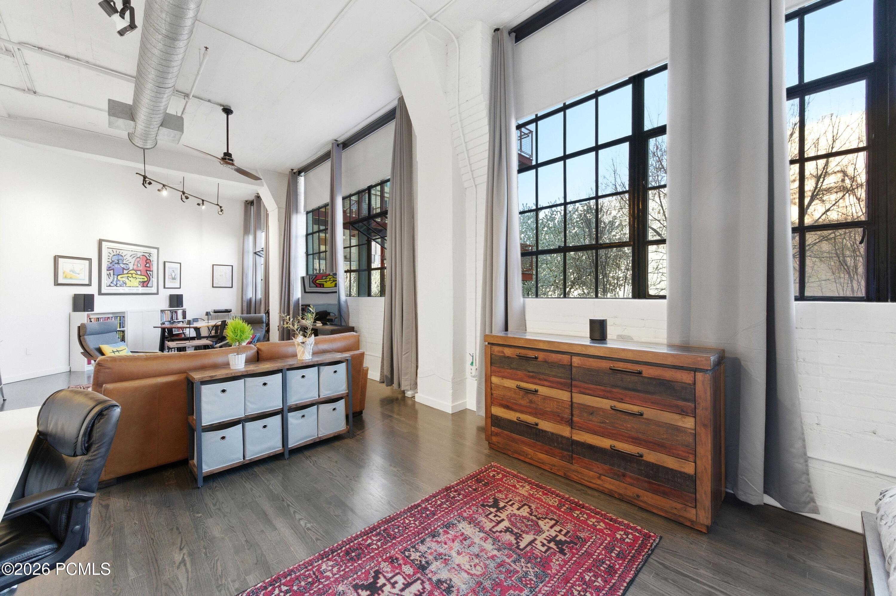 159 W 300 South 206