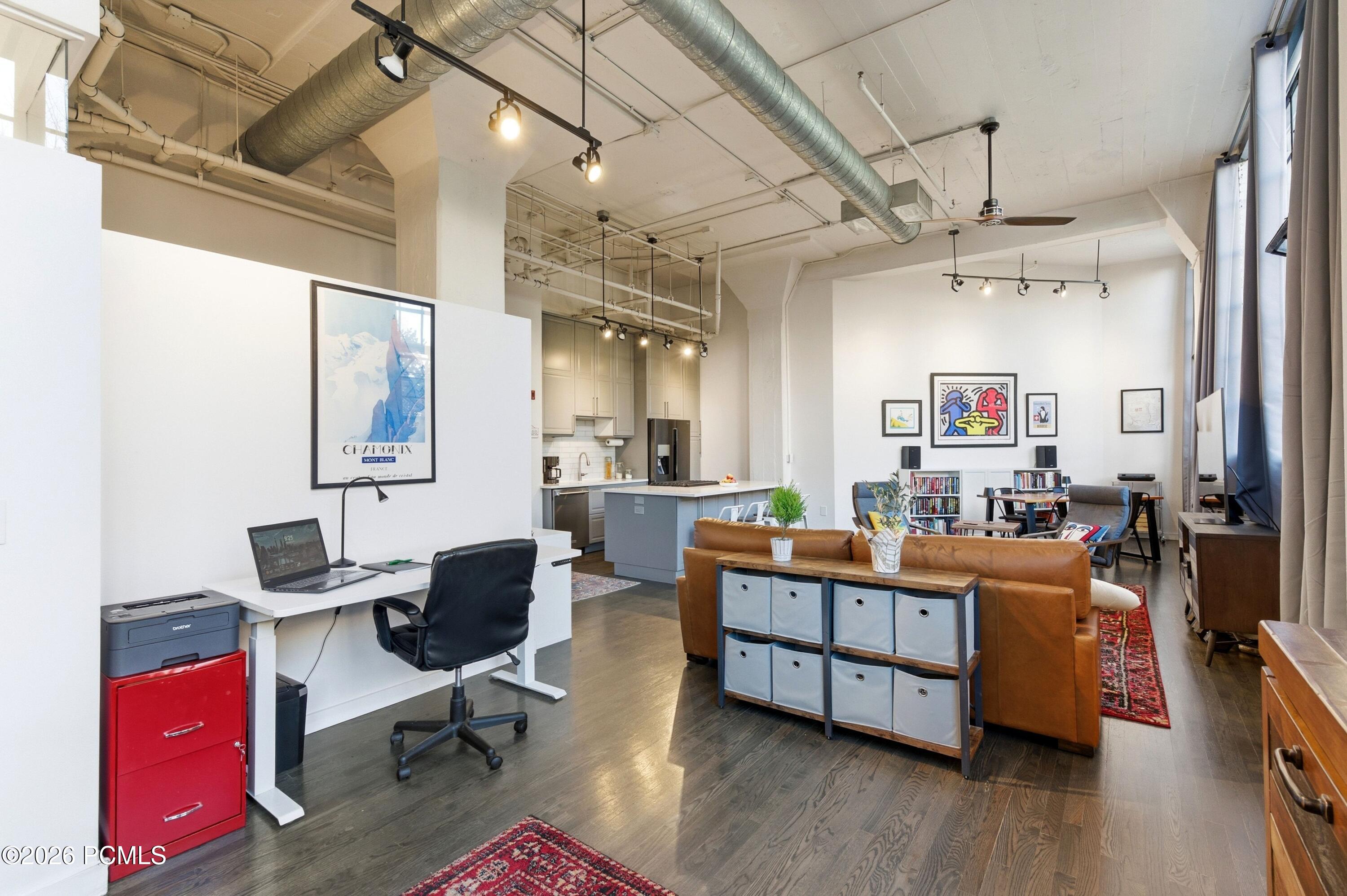 159 W 300 South 206