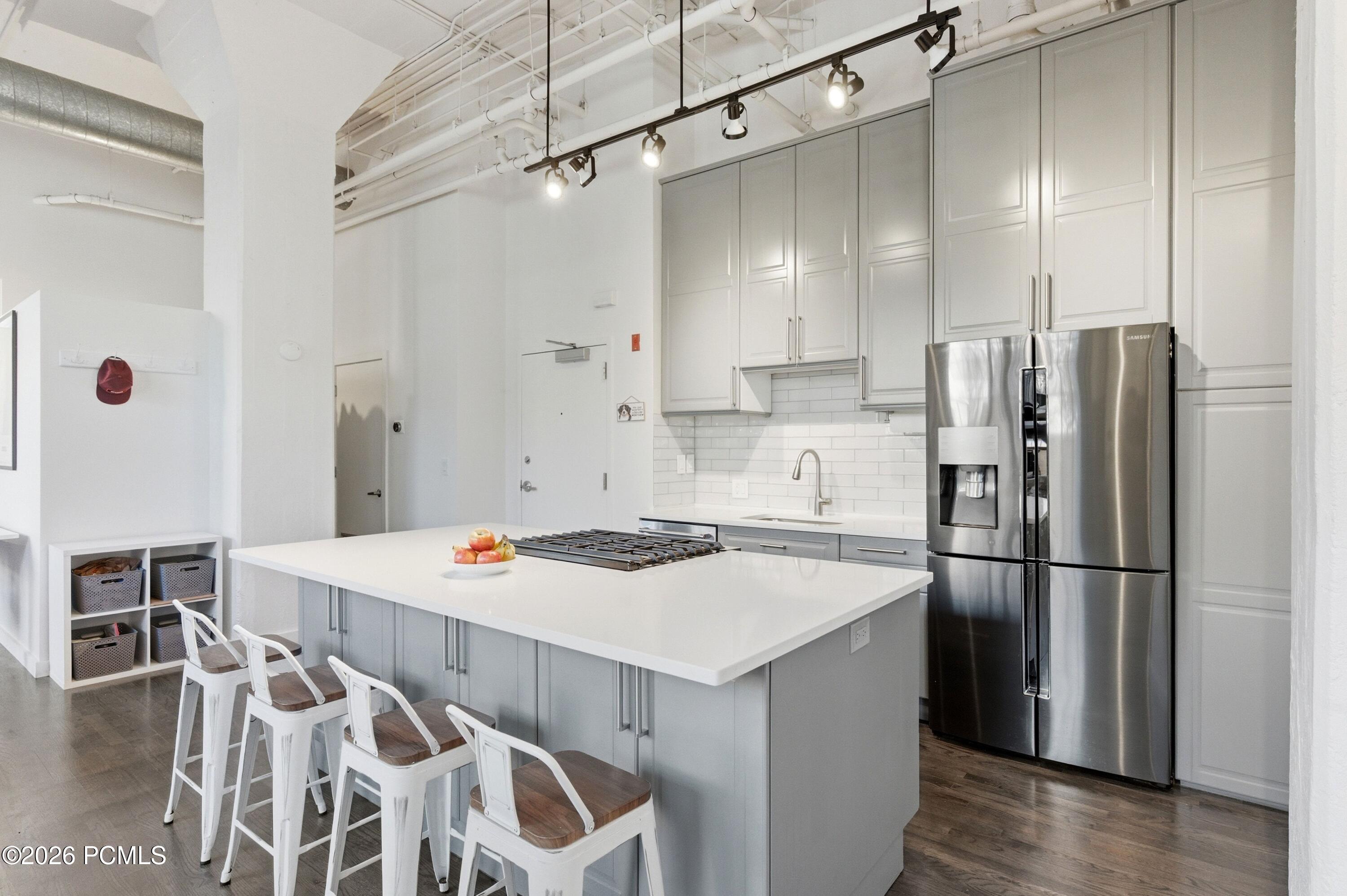 159 W 300 South 206