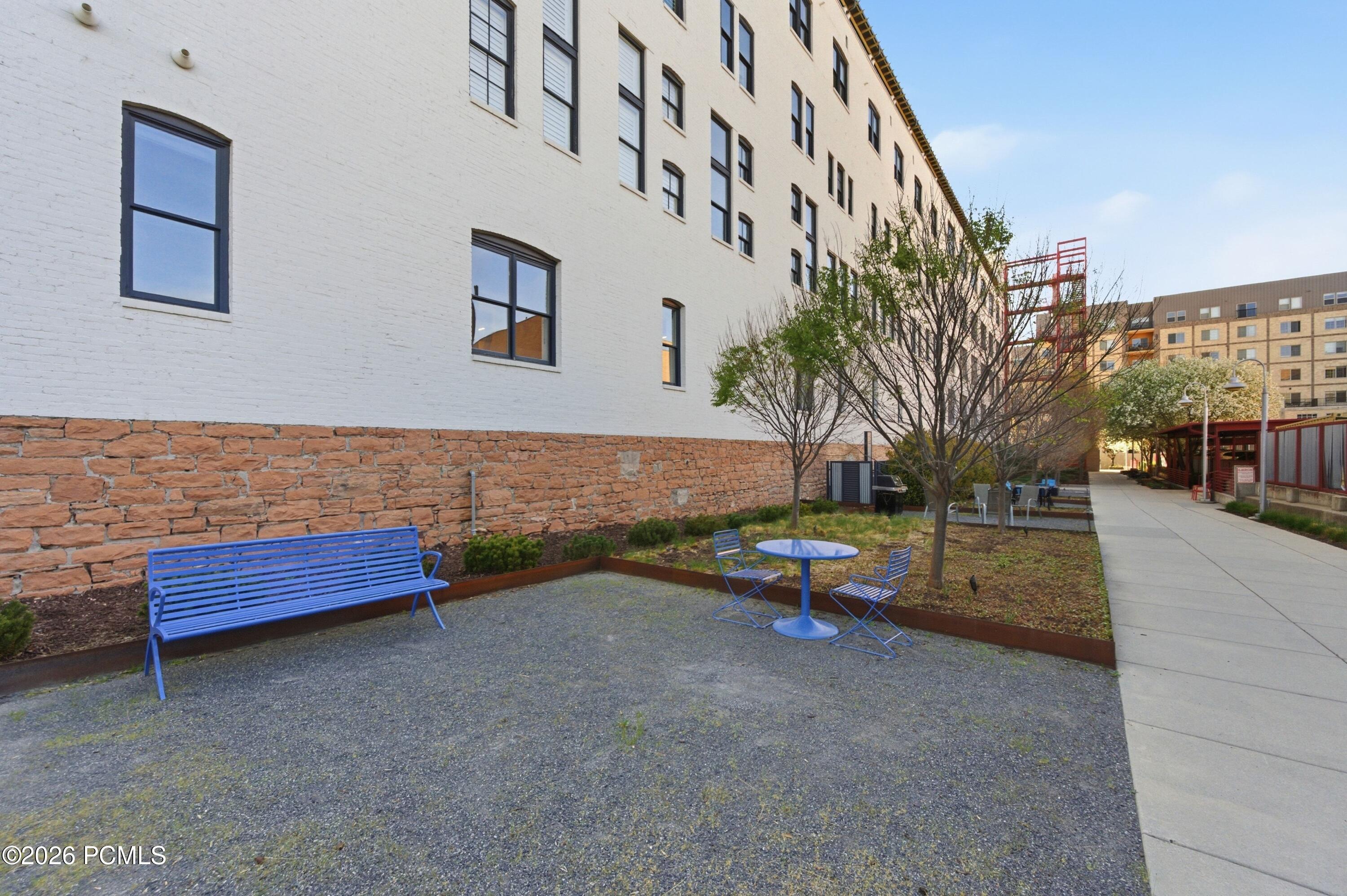 159 W 300 South 206