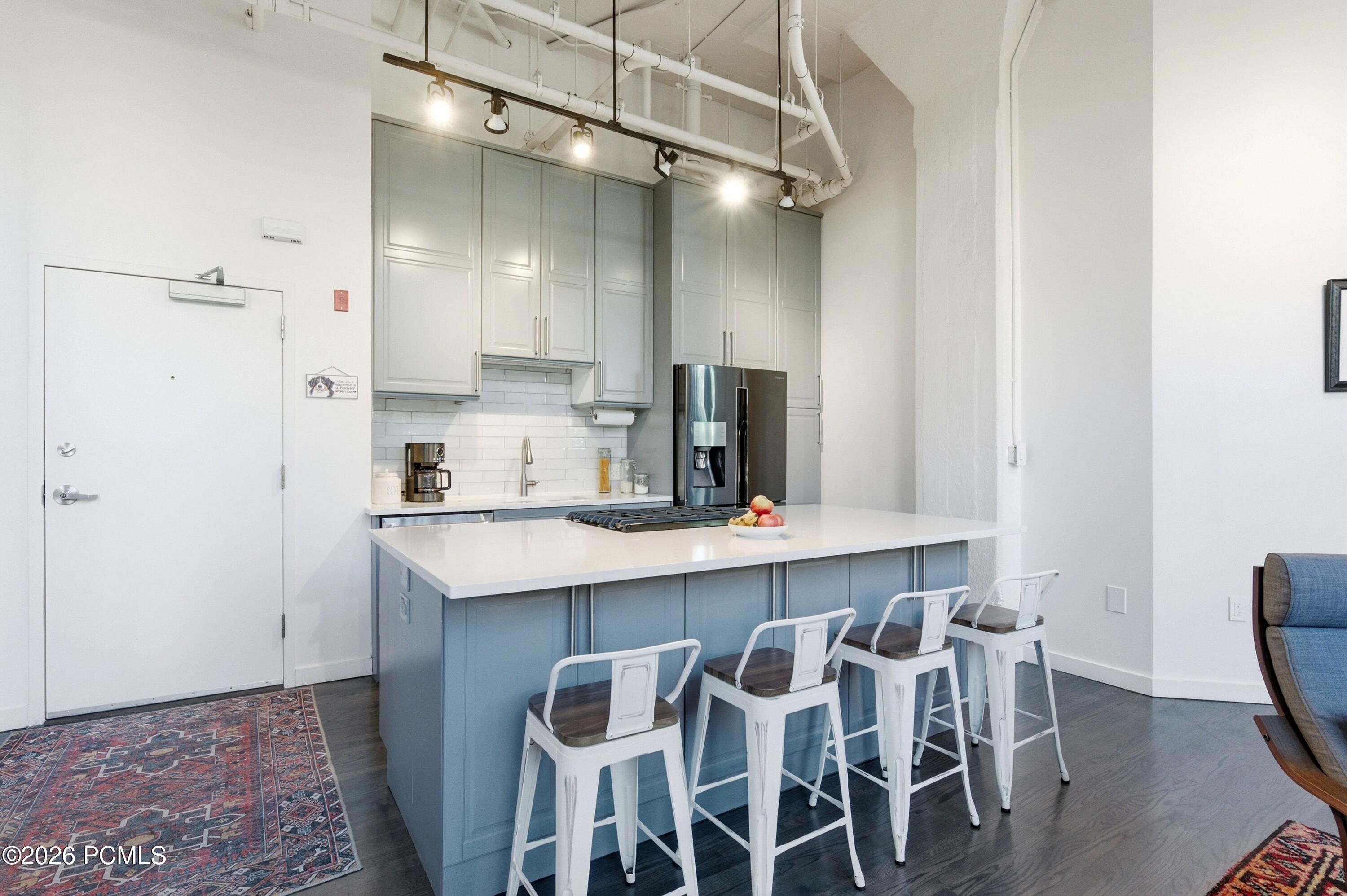 159 W 300 South 206