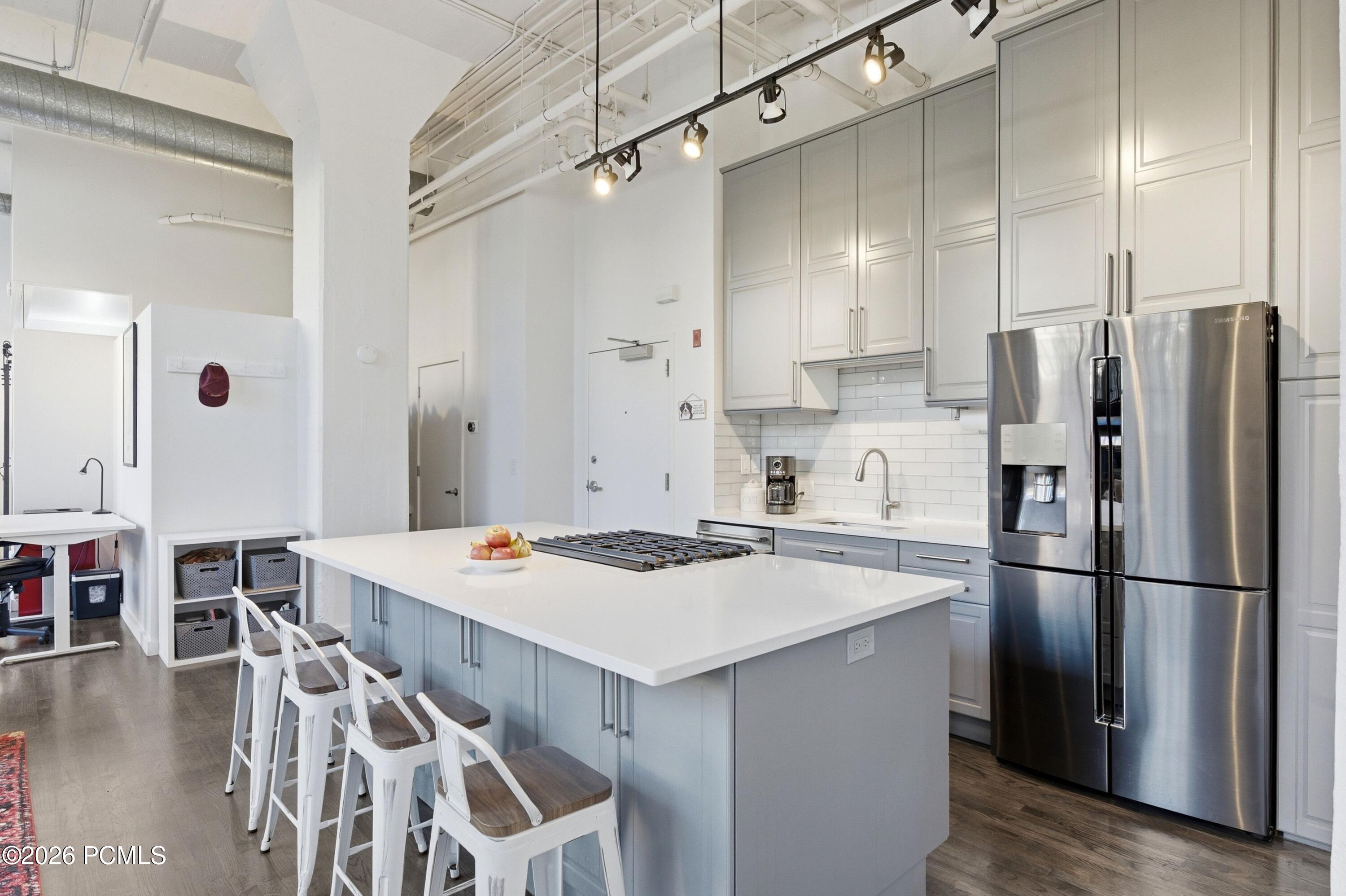 159 W 300 South 206