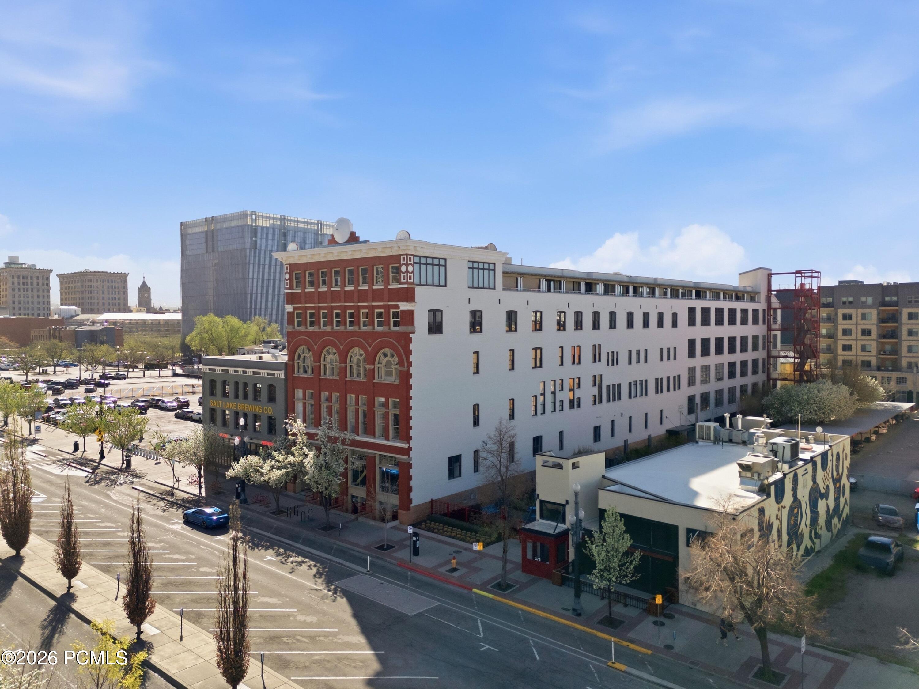 159 W 300 South 206