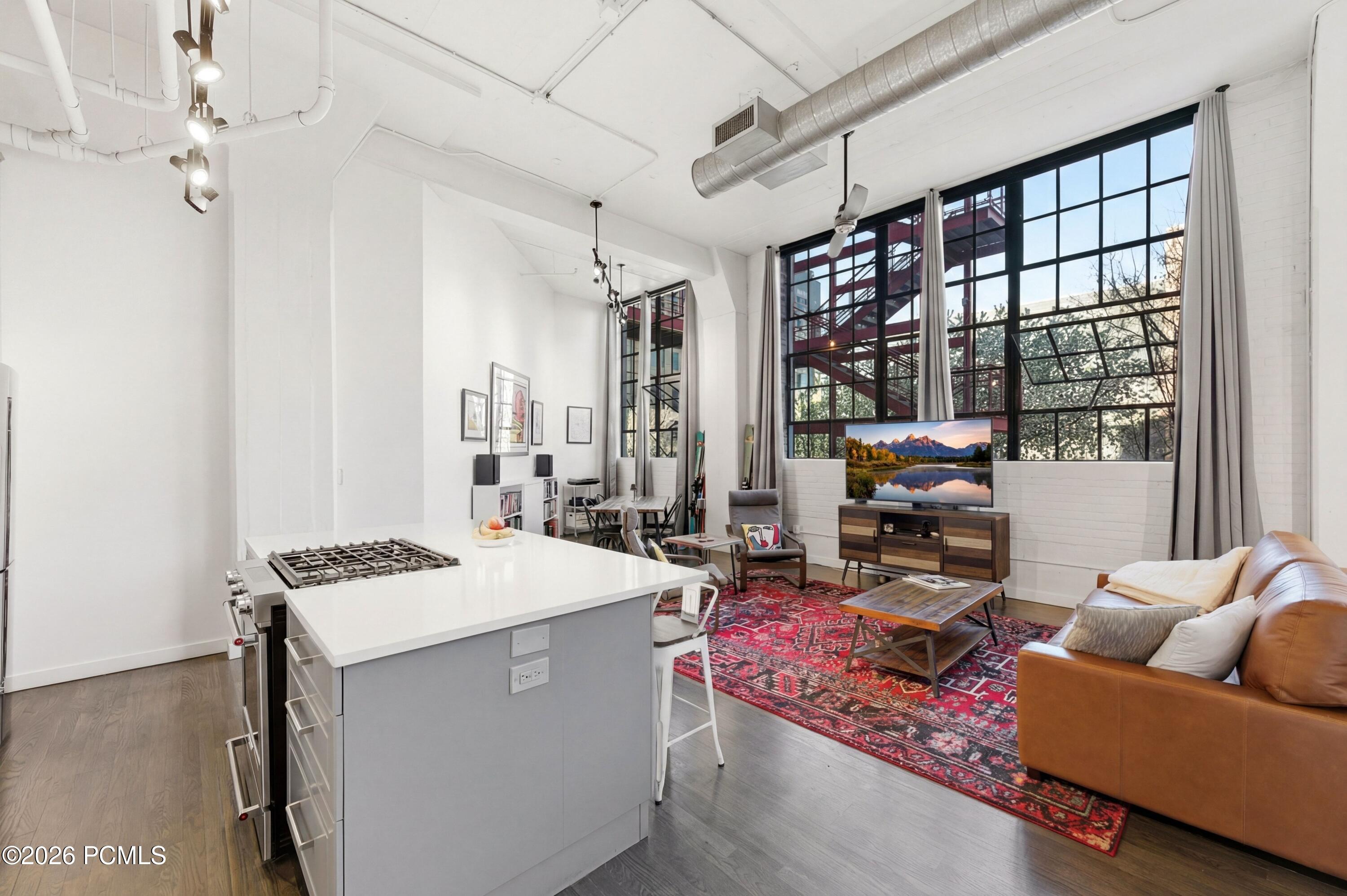 159 W 300 South 206