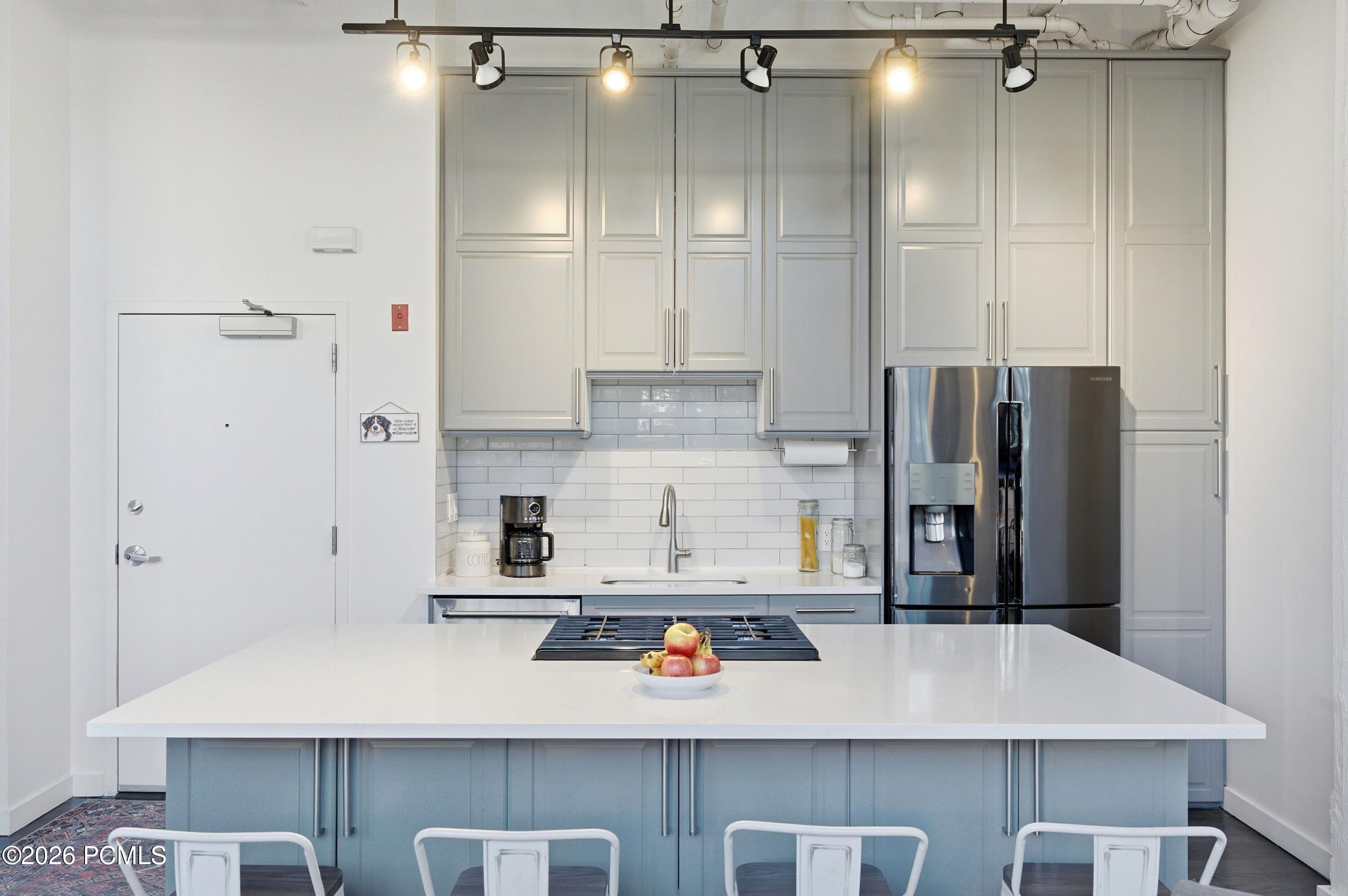 159 W 300 South 206