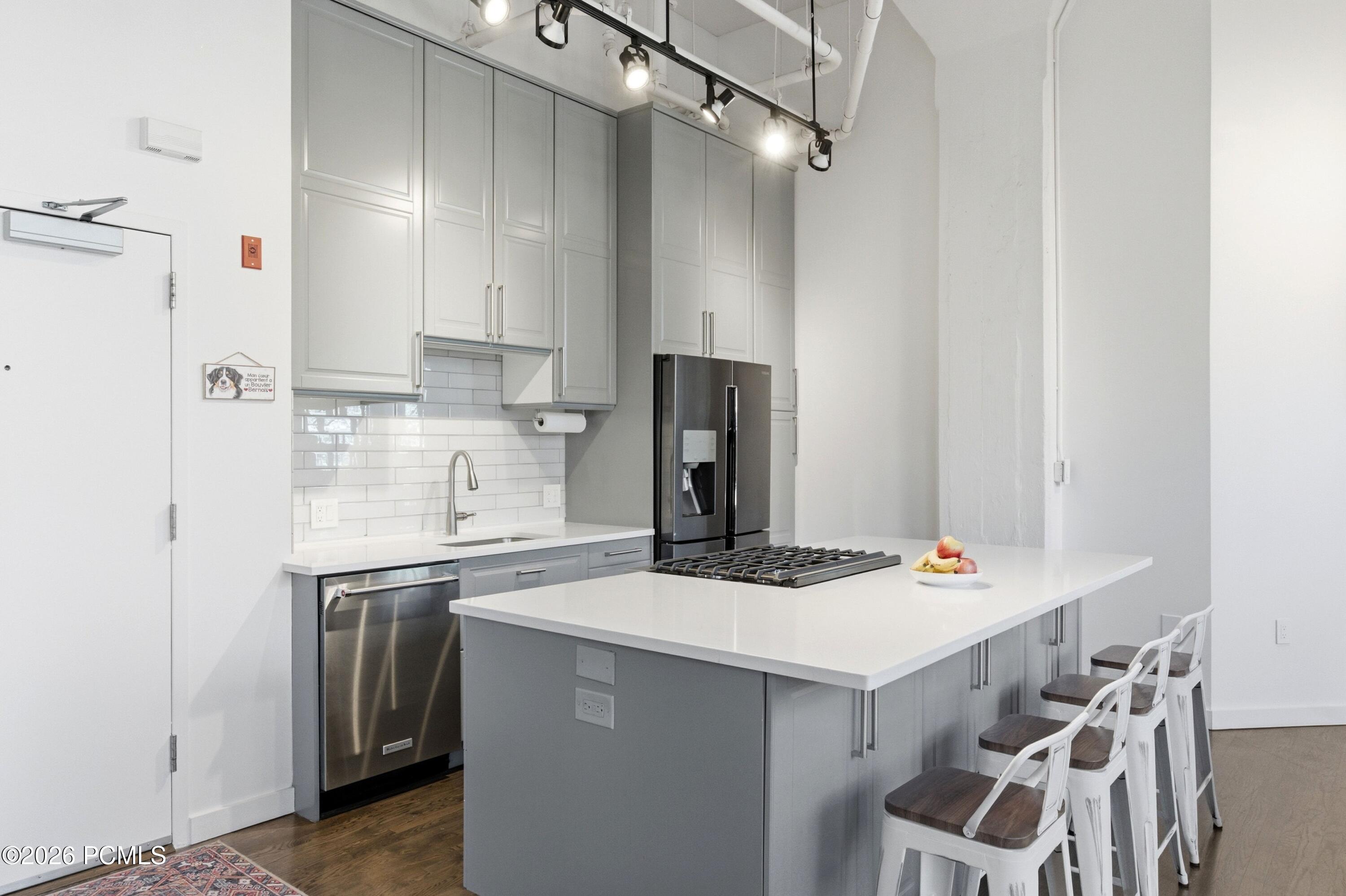 159 W 300 South 206