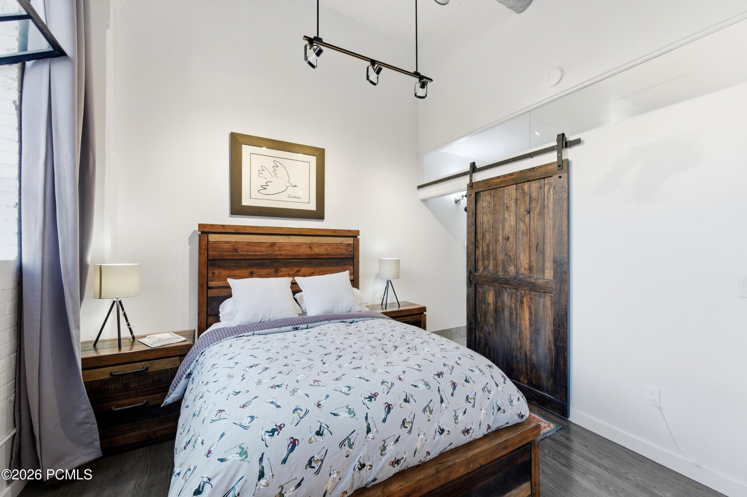159 W 300 South 206