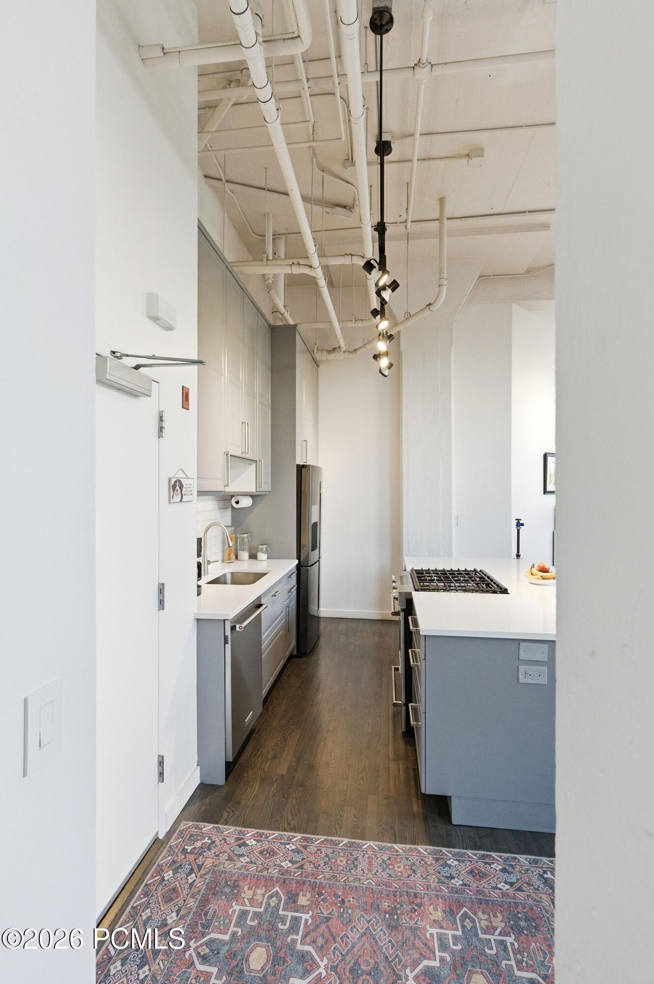 159 W 300 South 206