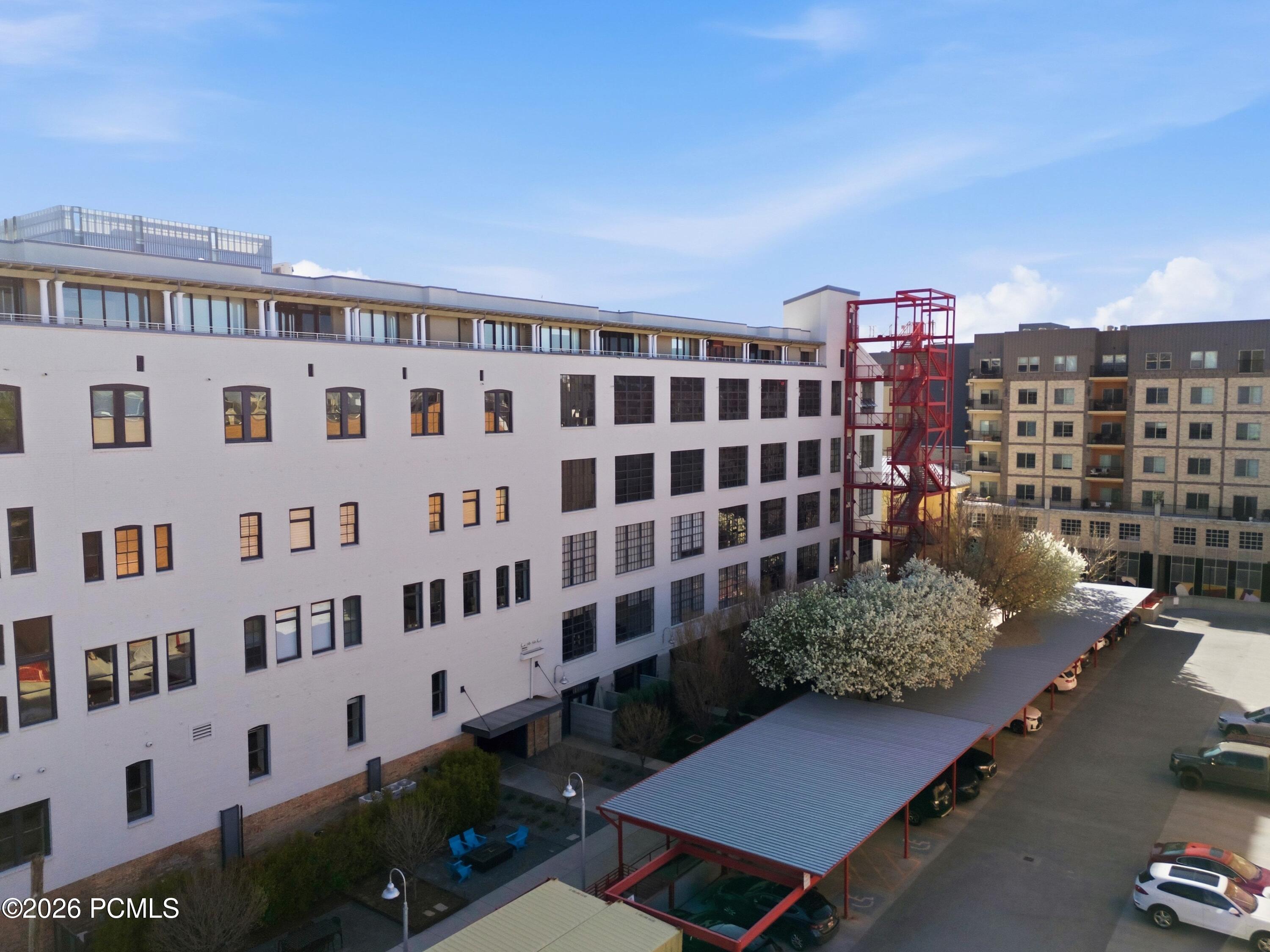 159 W 300 South 206