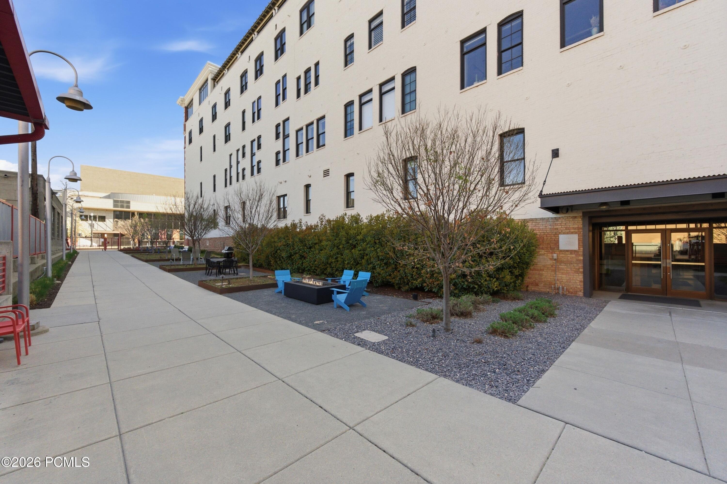 159 W 300 South 206