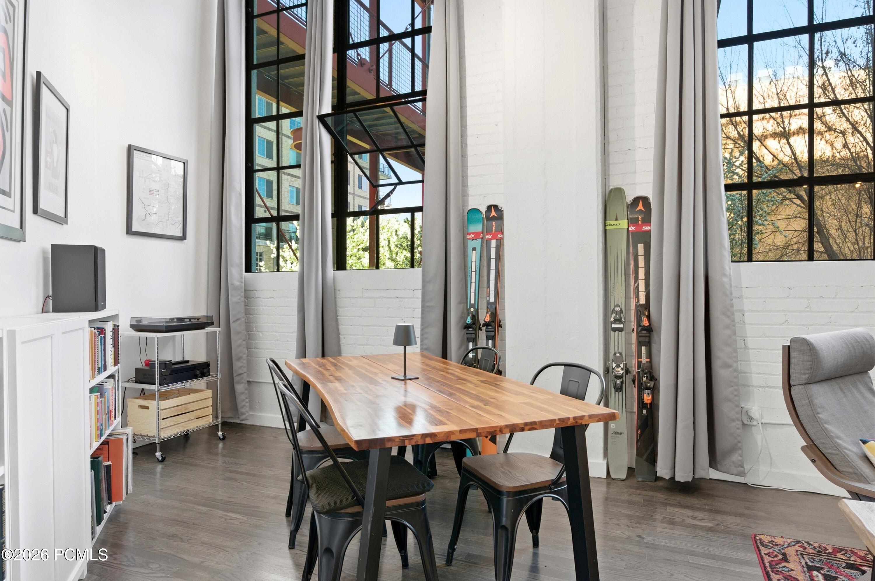 159 W 300 South 206