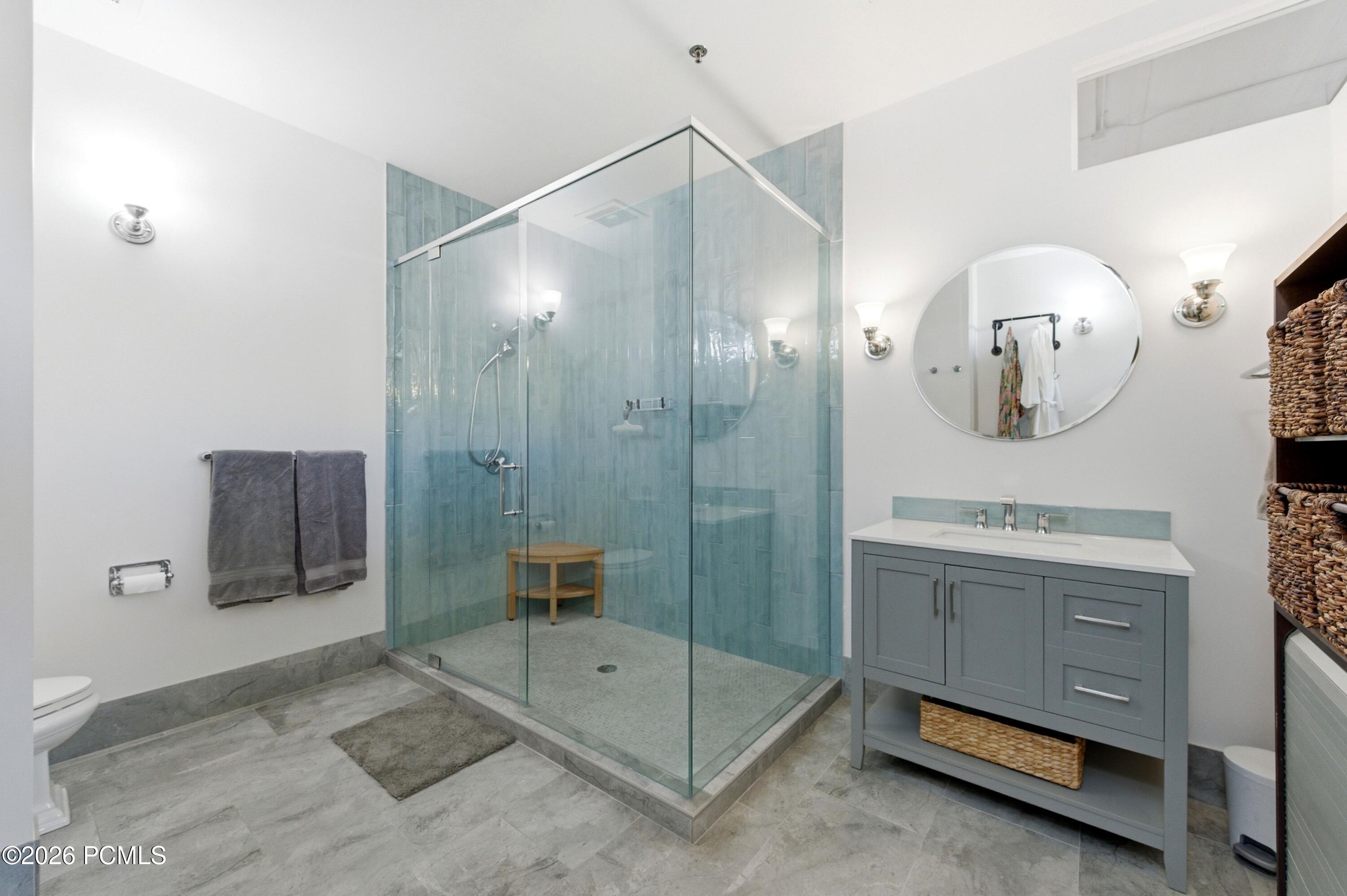 159 W 300 South 206