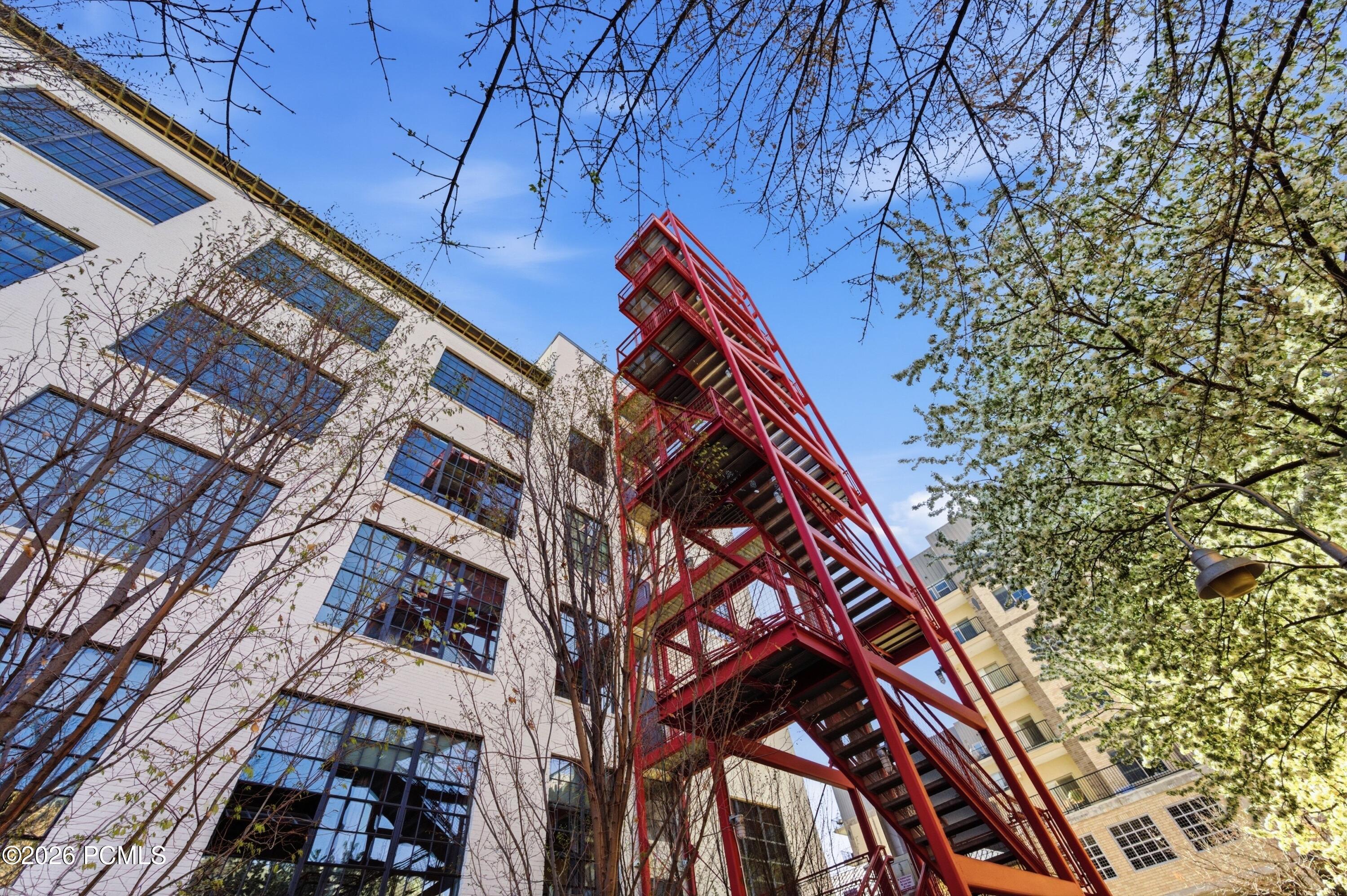 159 W 300 South 206