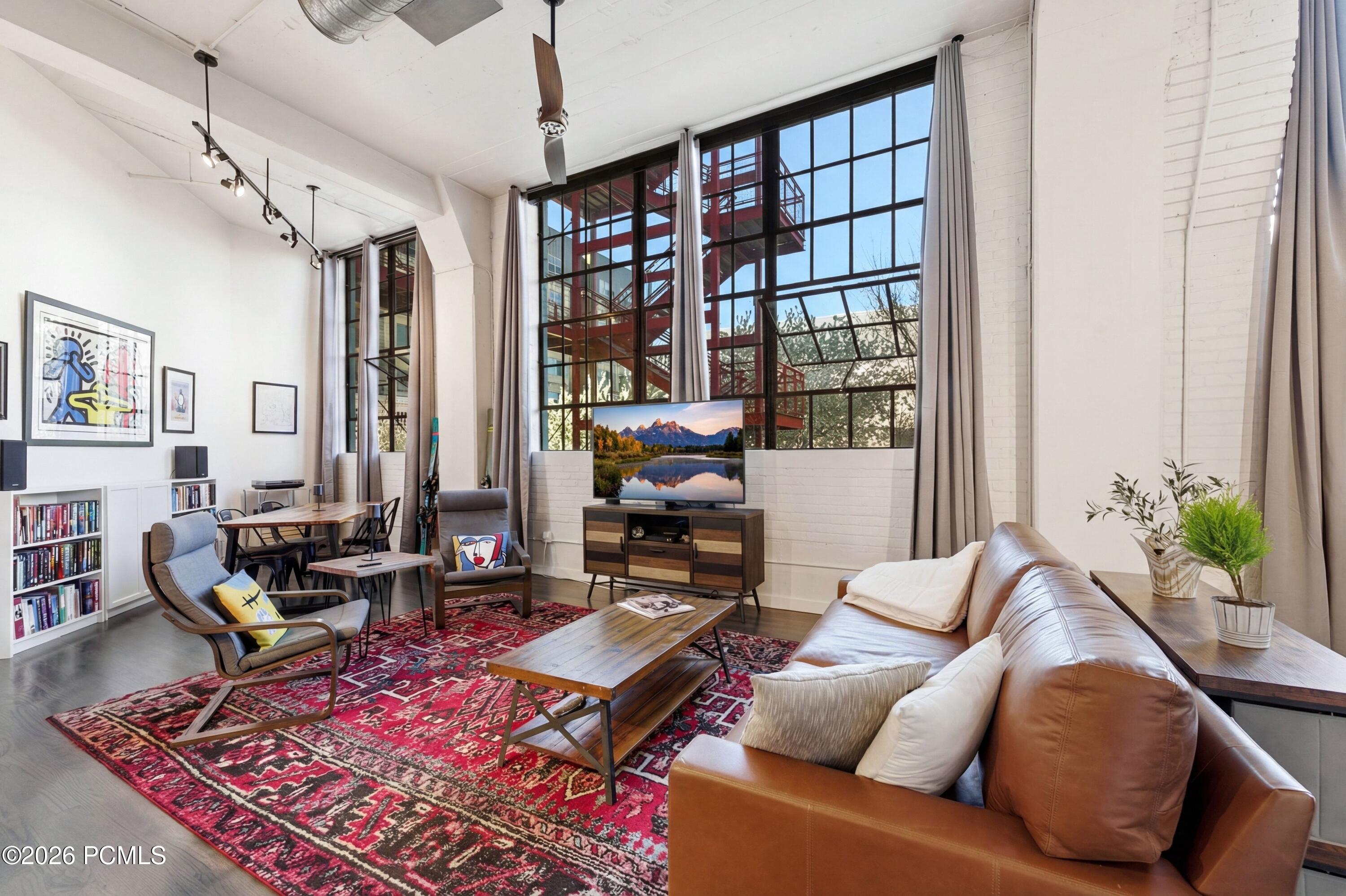 159 W 300 South 206