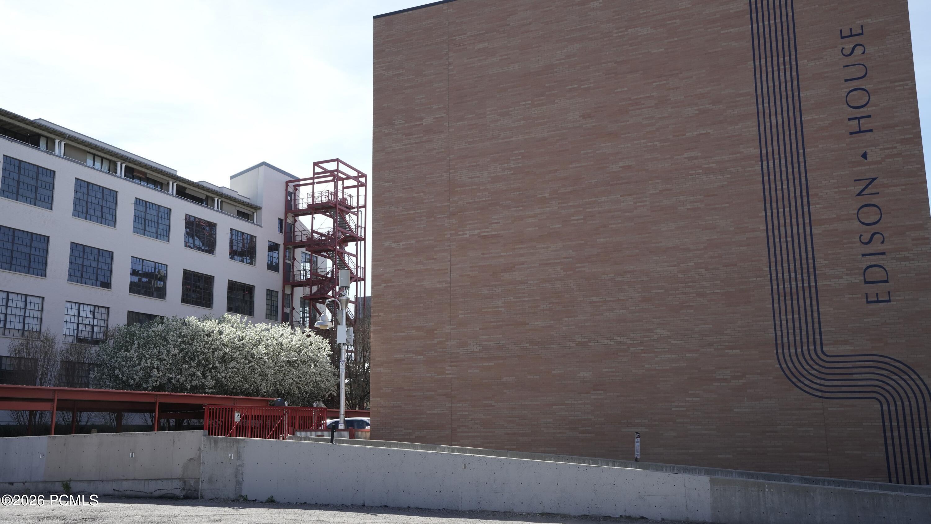 159 W 300 South 206