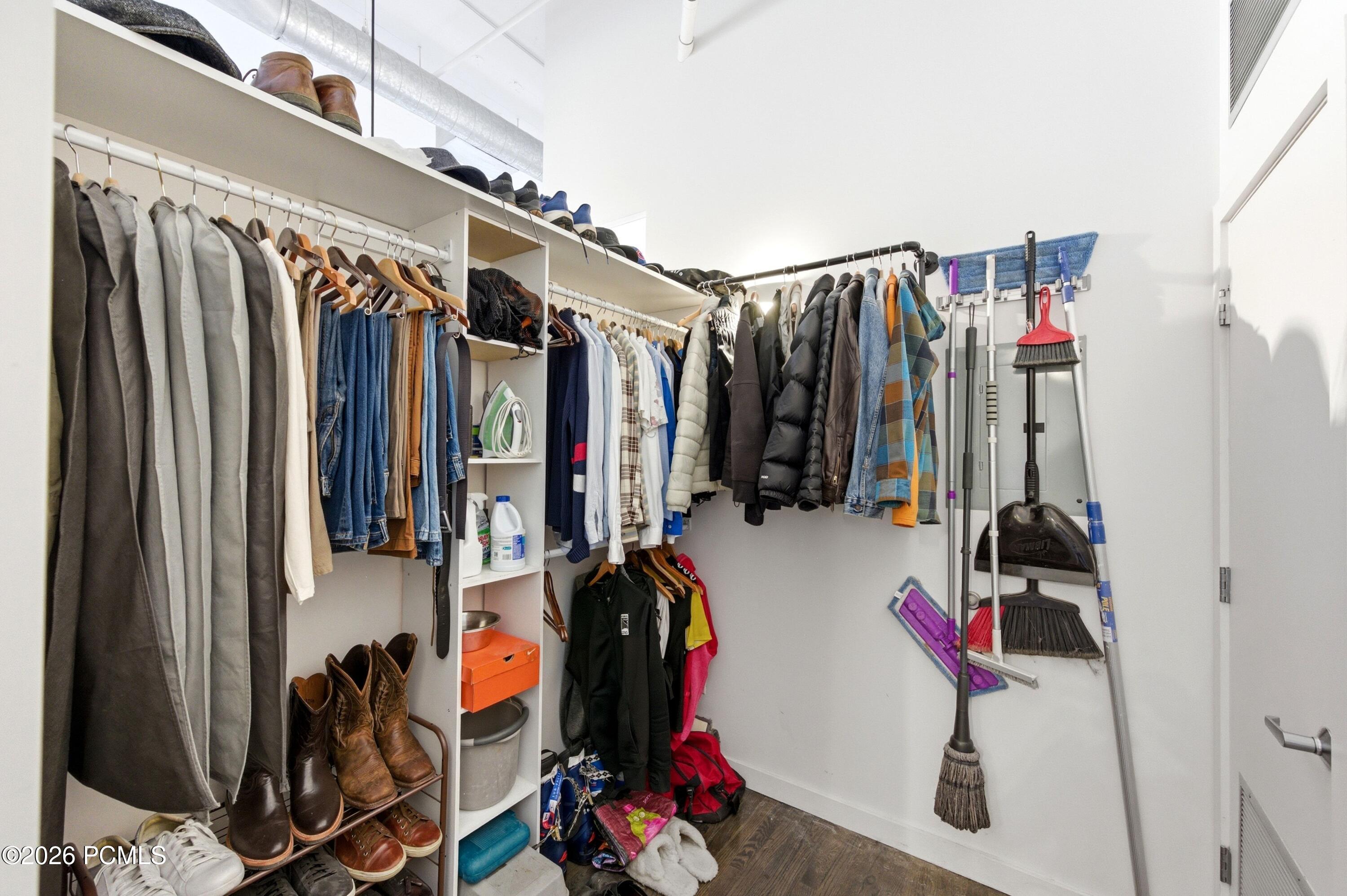 159 W 300 South 206