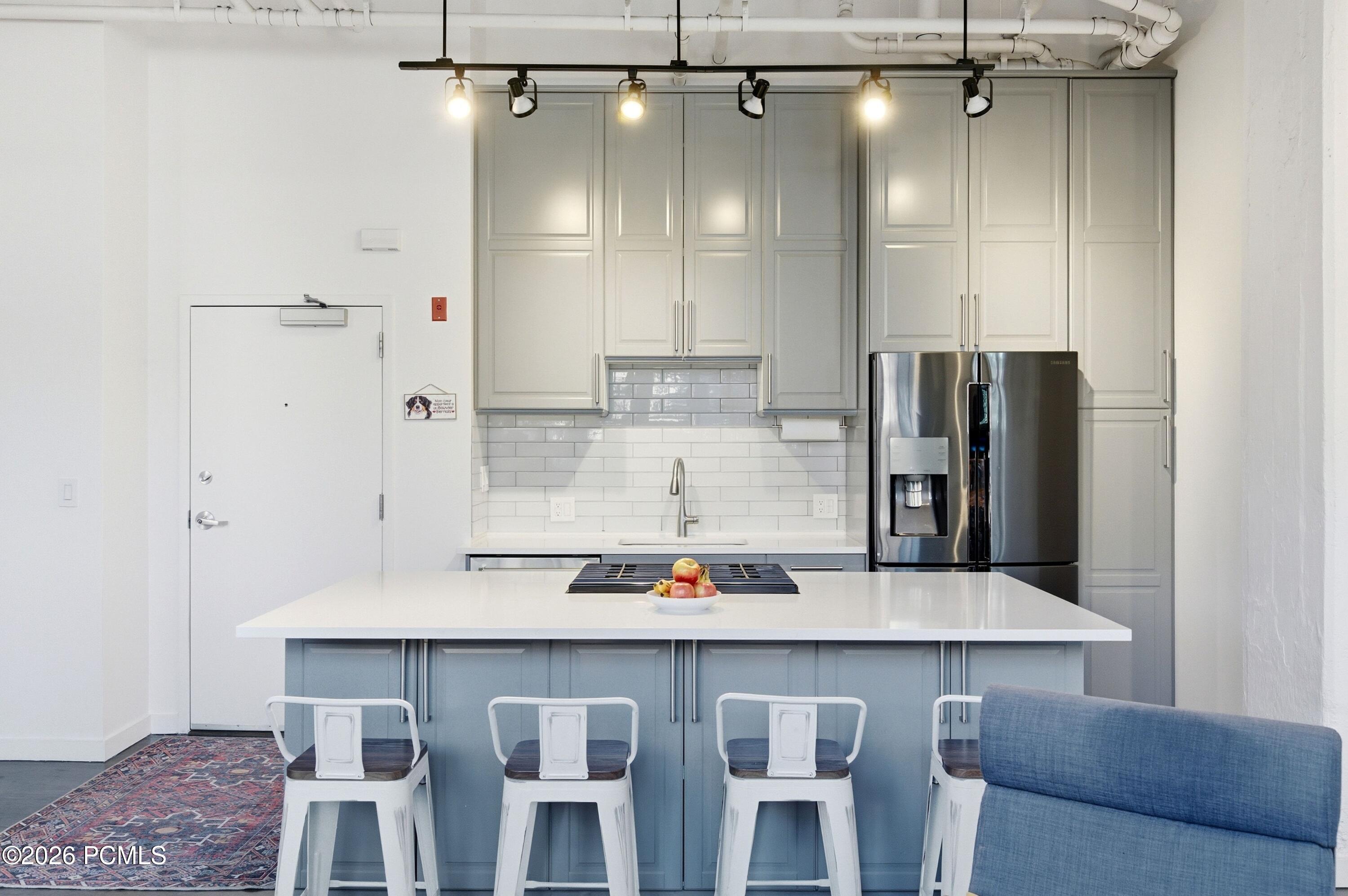 159 W 300 South 206