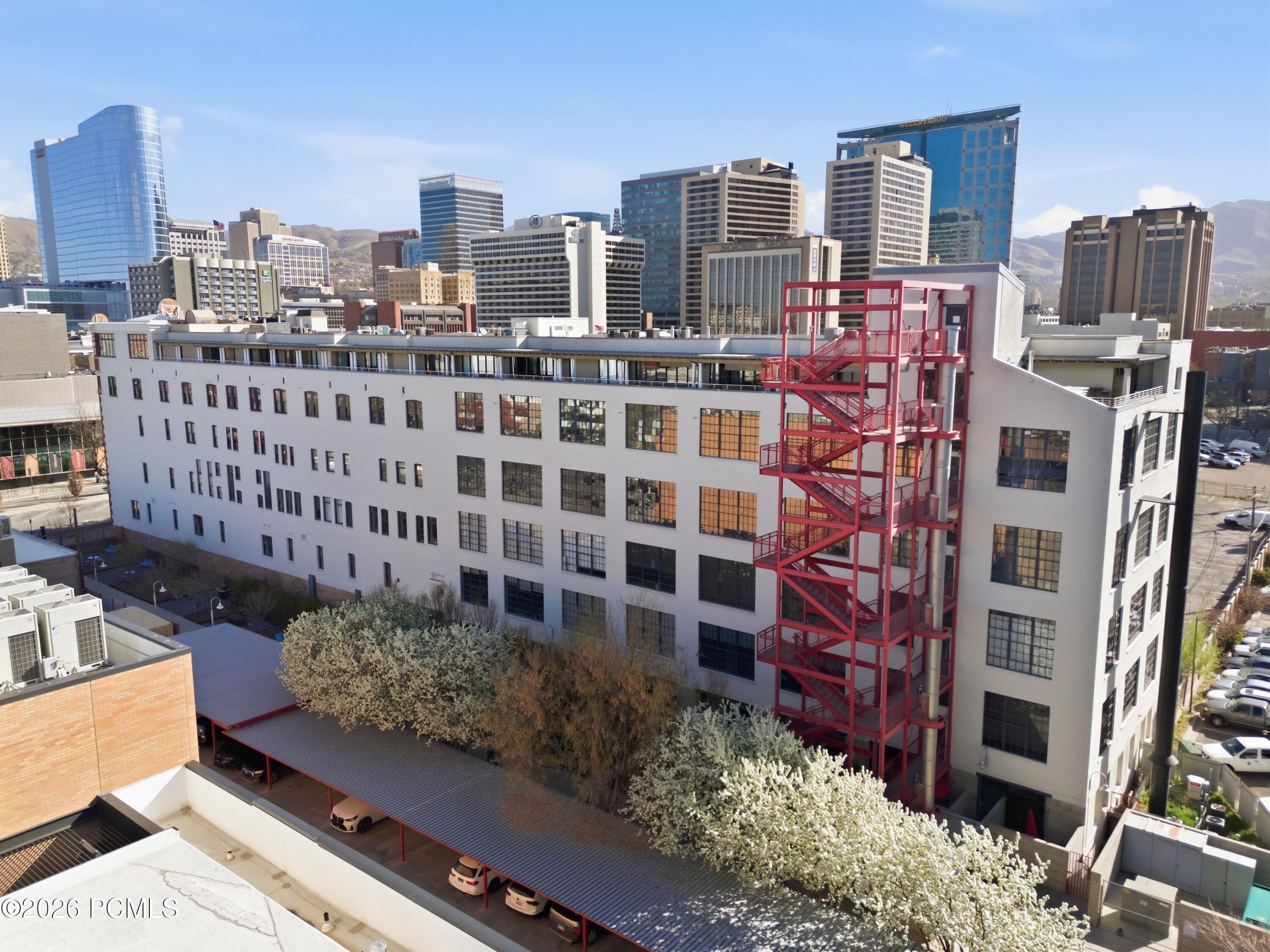 159 W 300 South 206