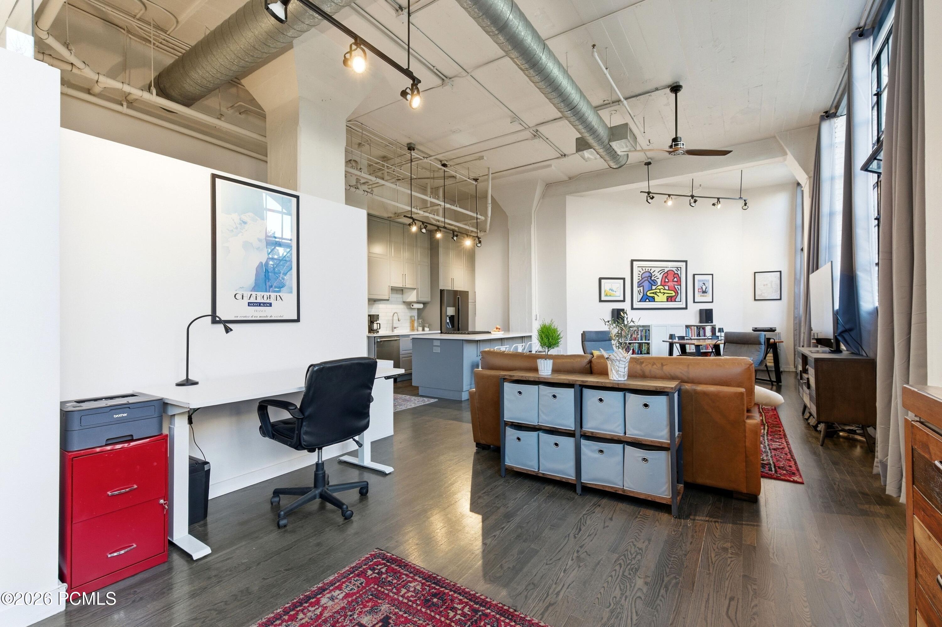 159 W 300 South 206