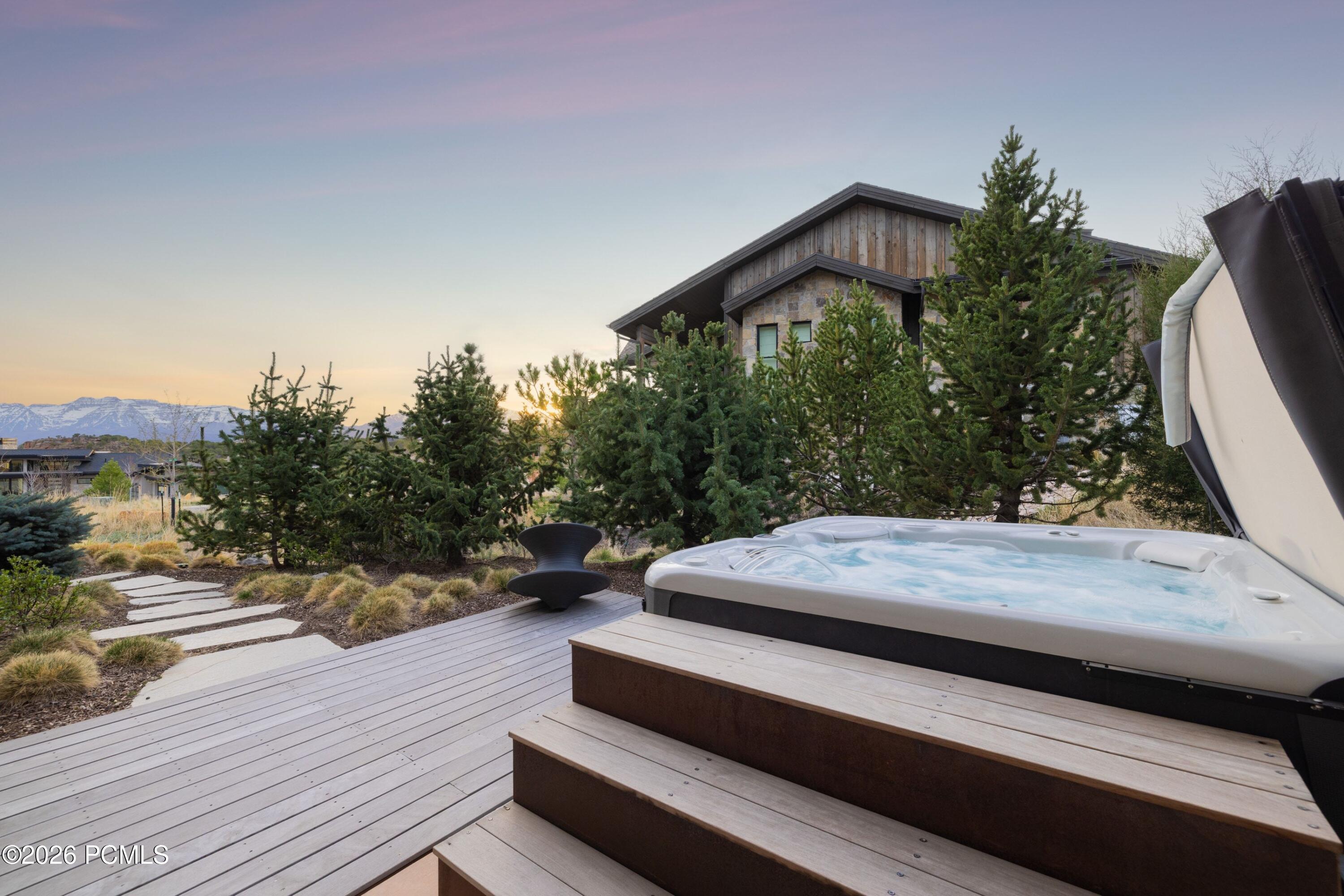 711 N Red Ledges Boulevard