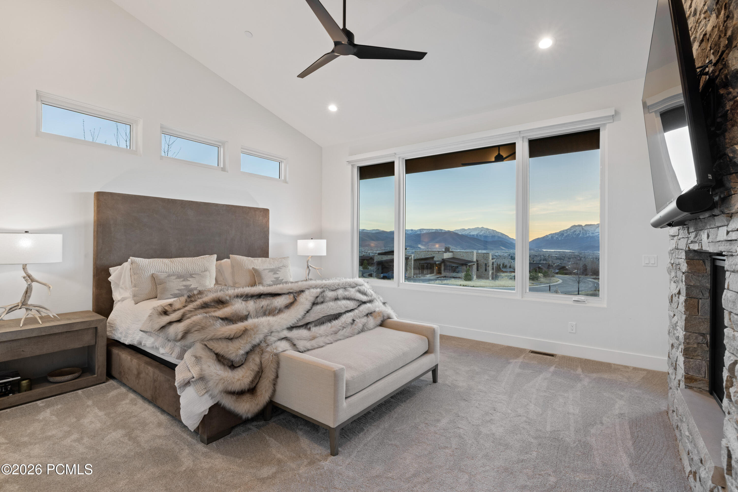 1353 N Lower Lookout Knoll Court