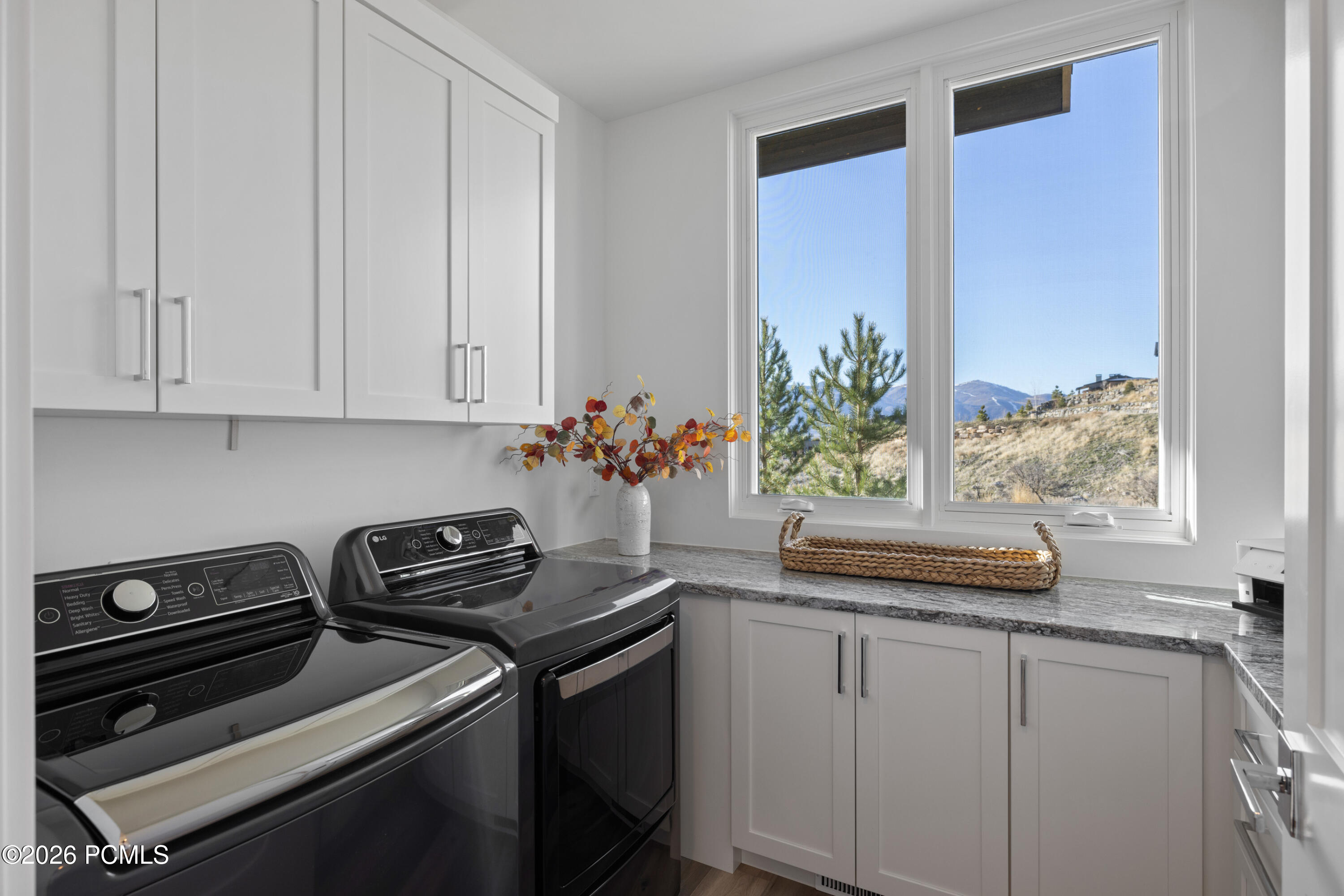 1353 N Lower Lookout Knoll Court