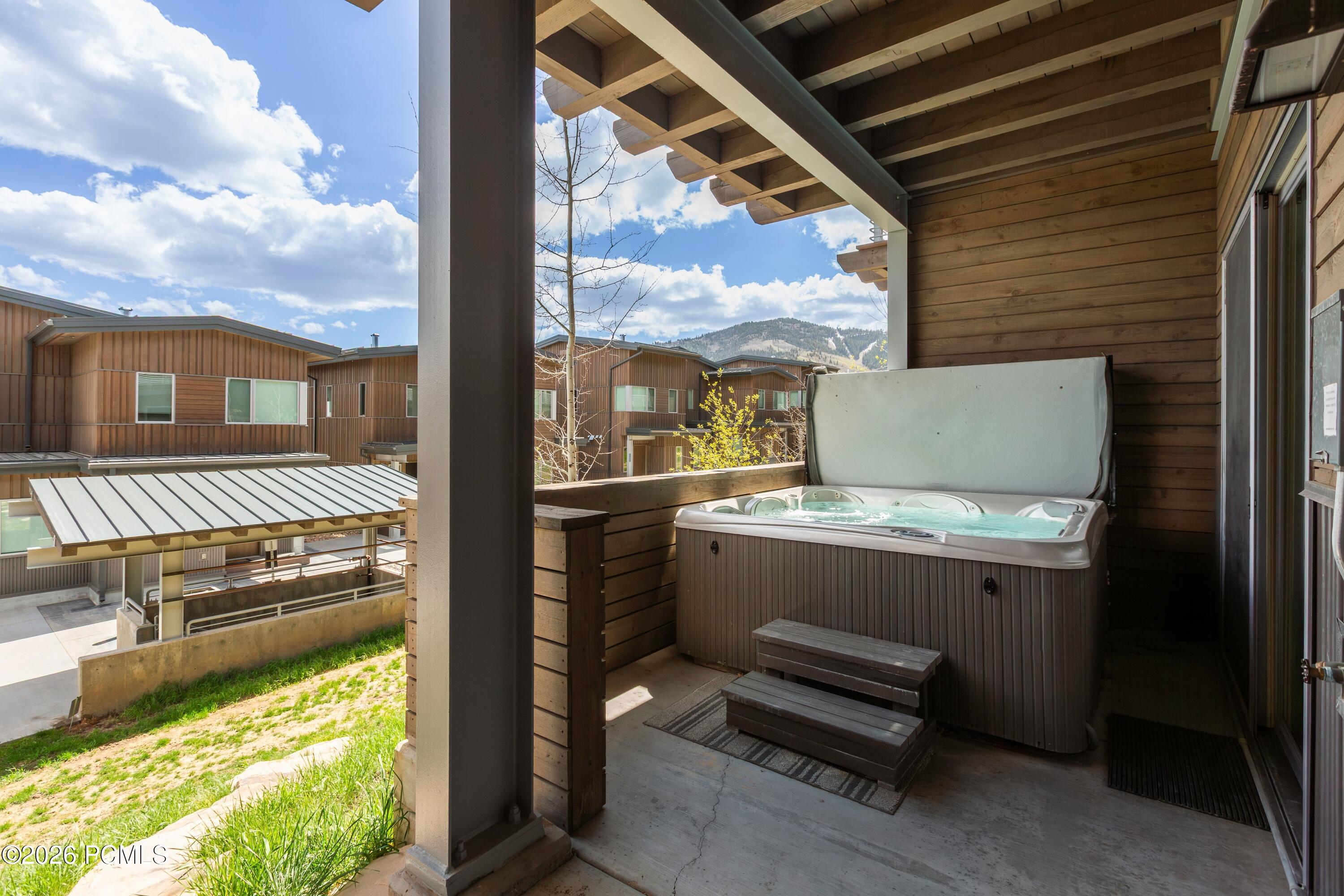 2752 W High Mountain Road 902
