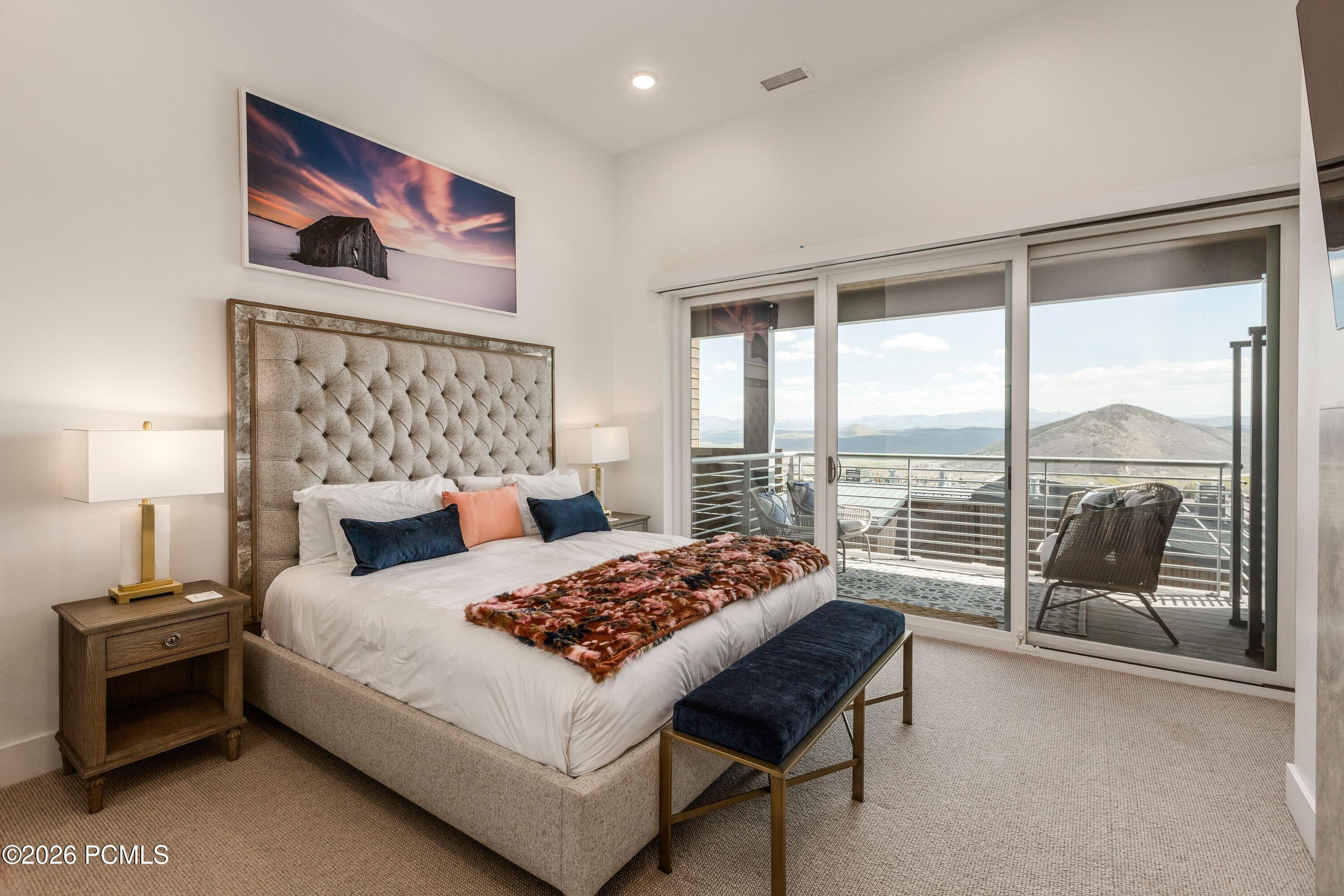 2752 W High Mountain Road 902