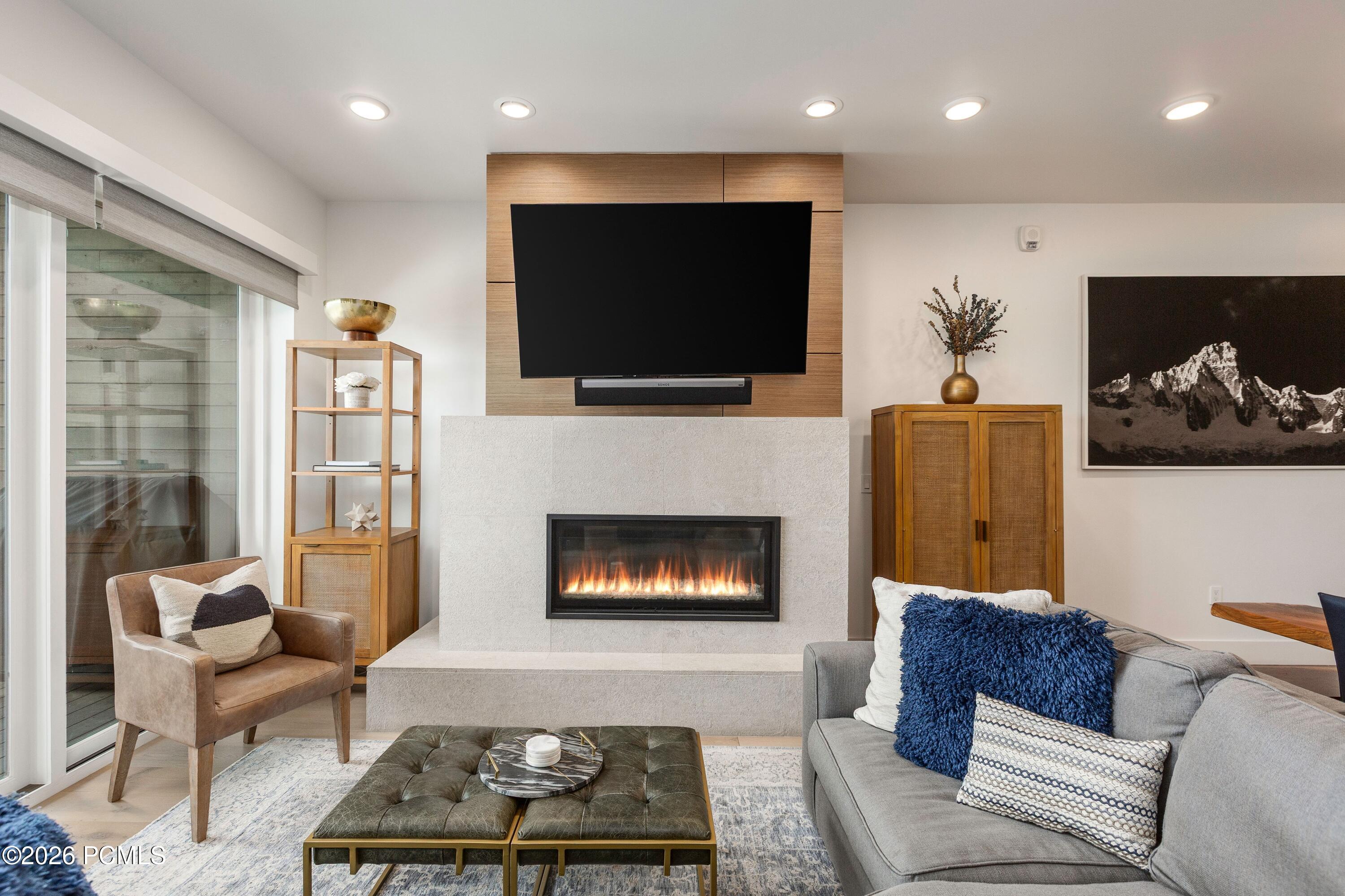 2752 W High Mountain Road 902