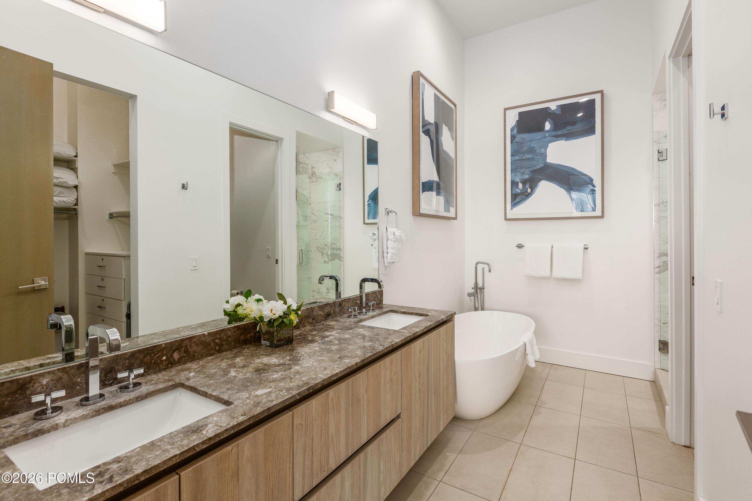 2752 W High Mountain Road 902