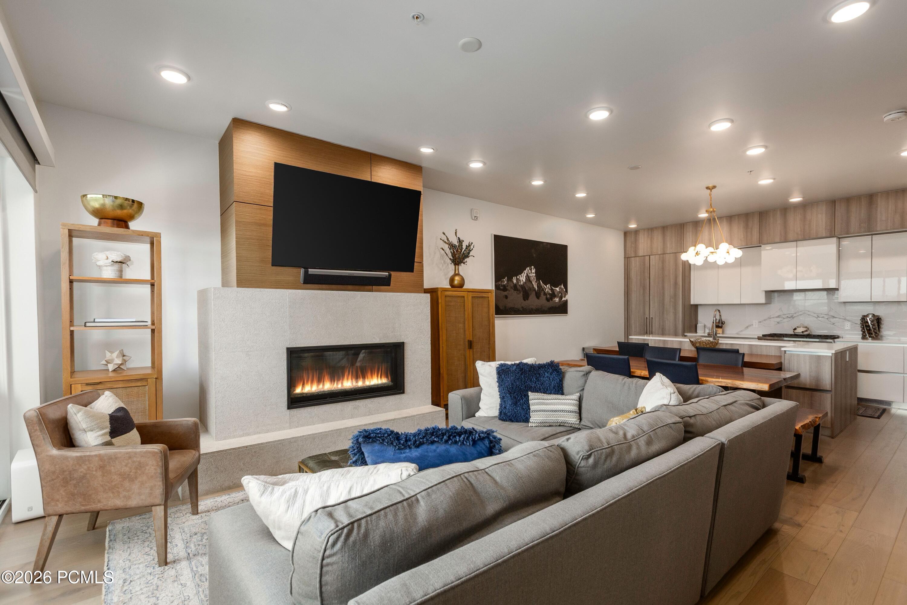 2752 W High Mountain Road 902
